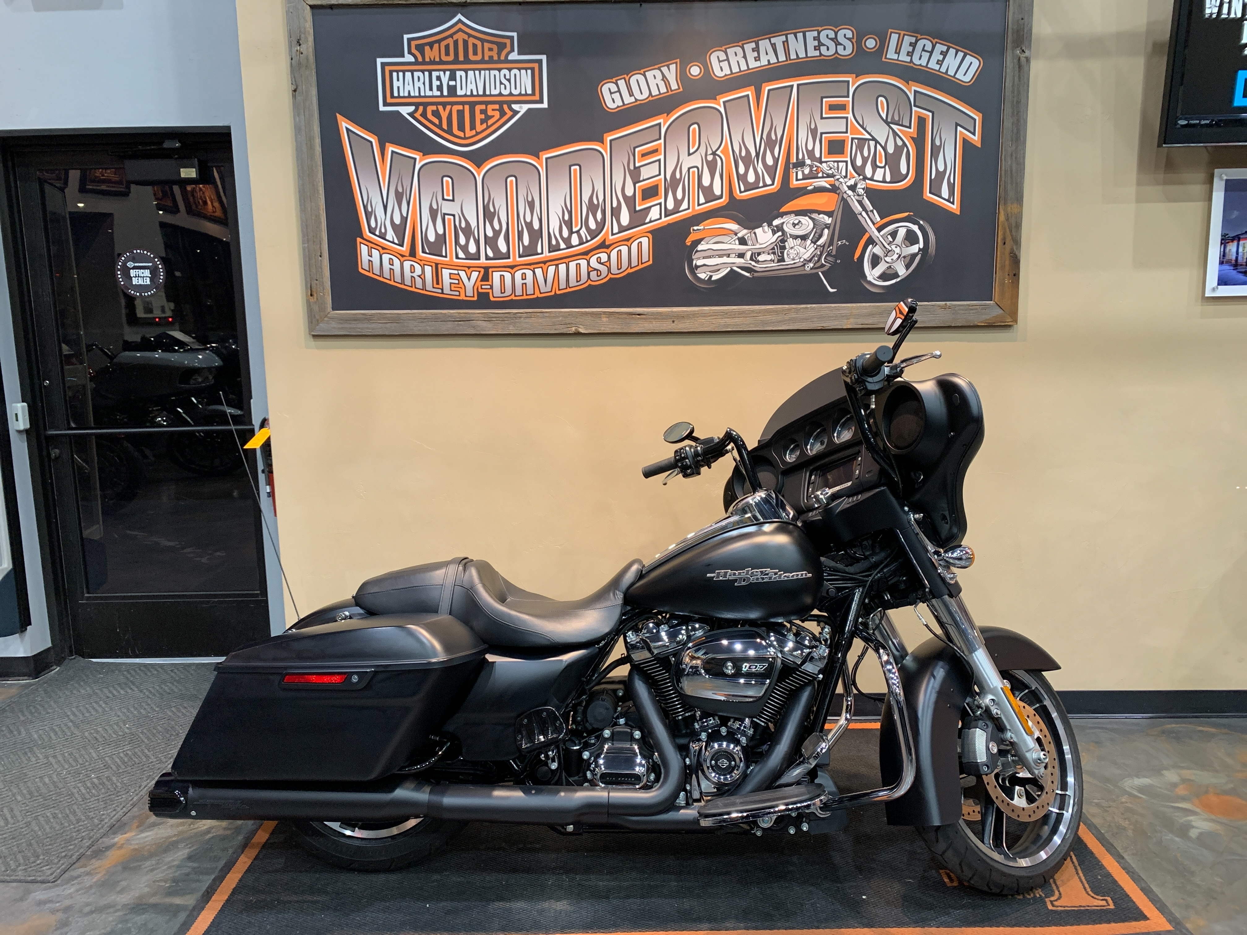 2017 Harley-Davidson Street Glide Special at Vandervest Harley-Davidson, Green Bay, WI 54303