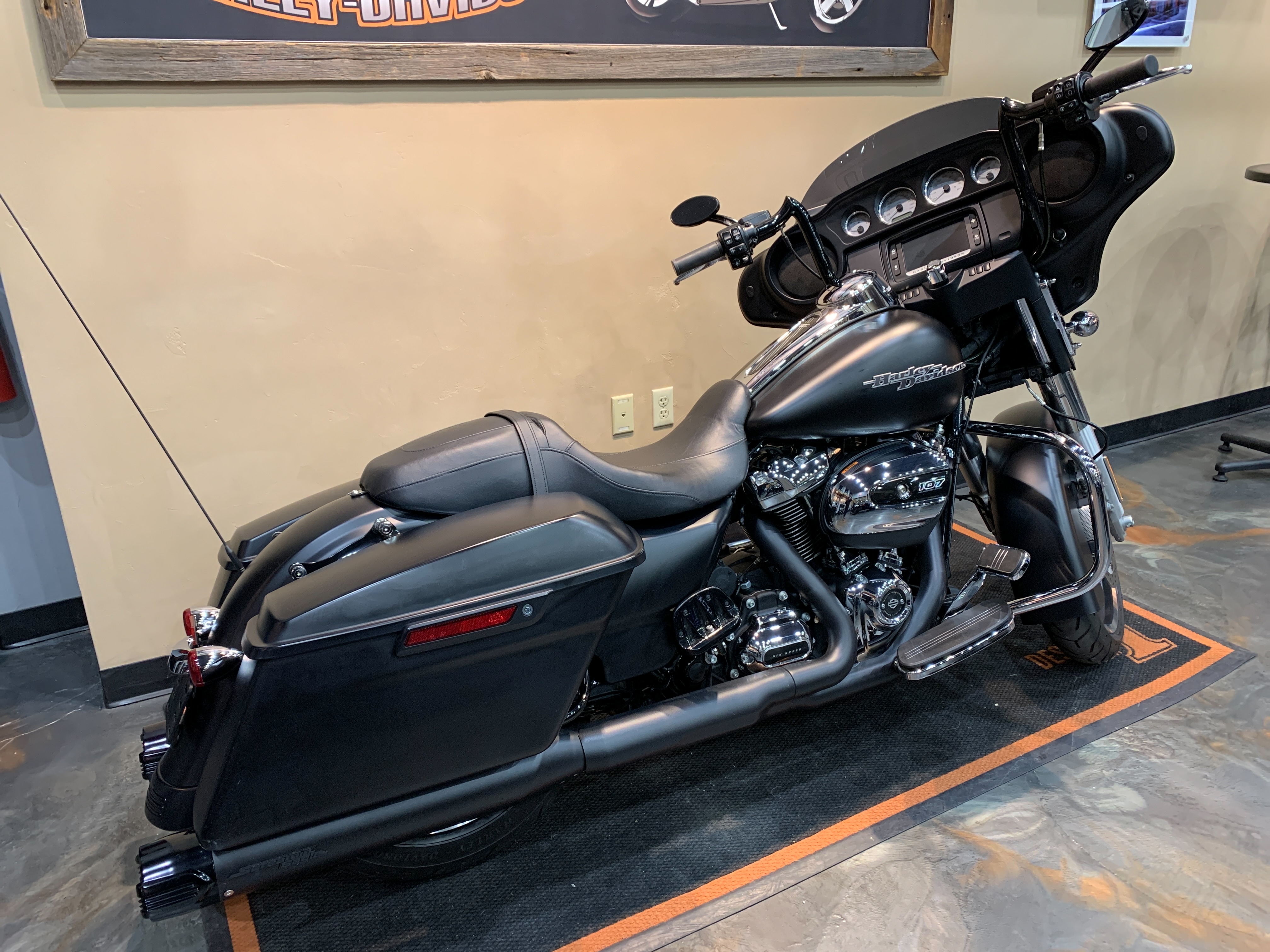 2017 Harley-Davidson Street Glide Special at Vandervest Harley-Davidson, Green Bay, WI 54303