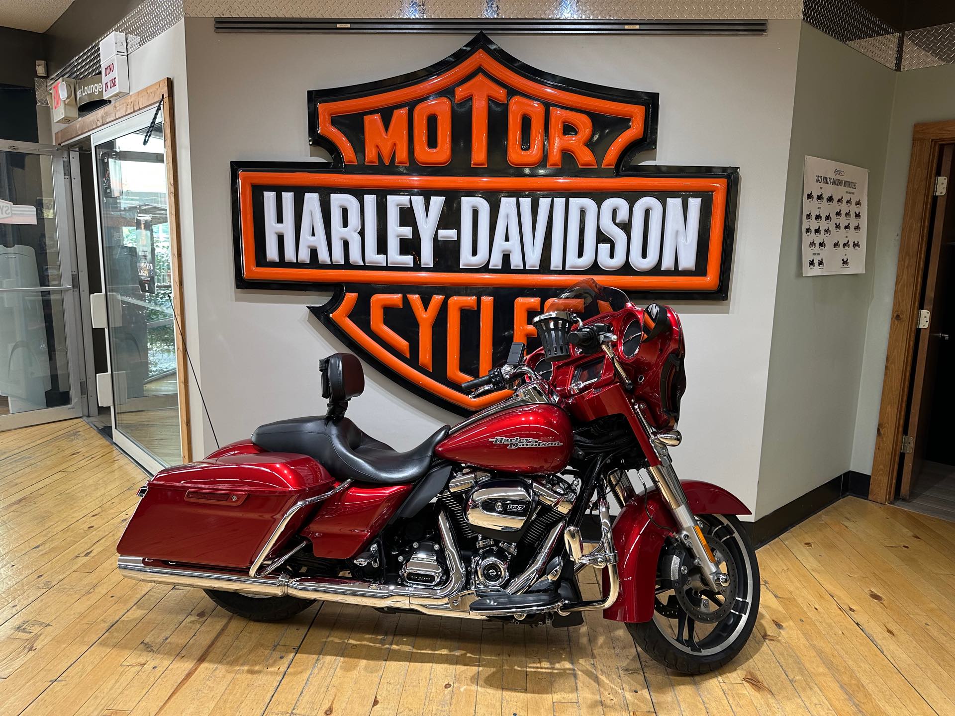 2018 Harley-Davidson Street Glide Base at Zips 45th Parallel Harley-Davidson