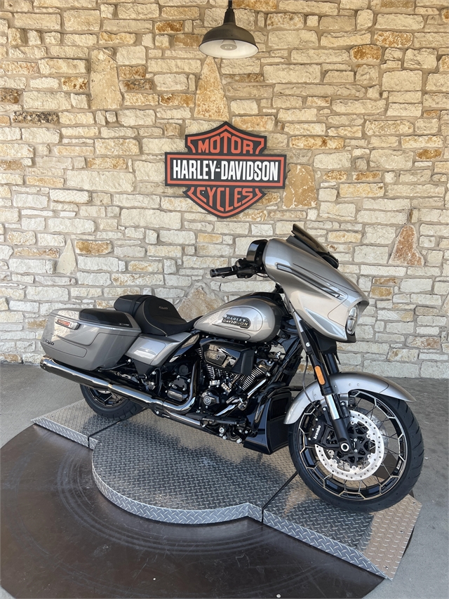 Harley-Davidson® CVO™ Street Glide® 2023 FLHXSE Dark Platinum w/ Pinstripe