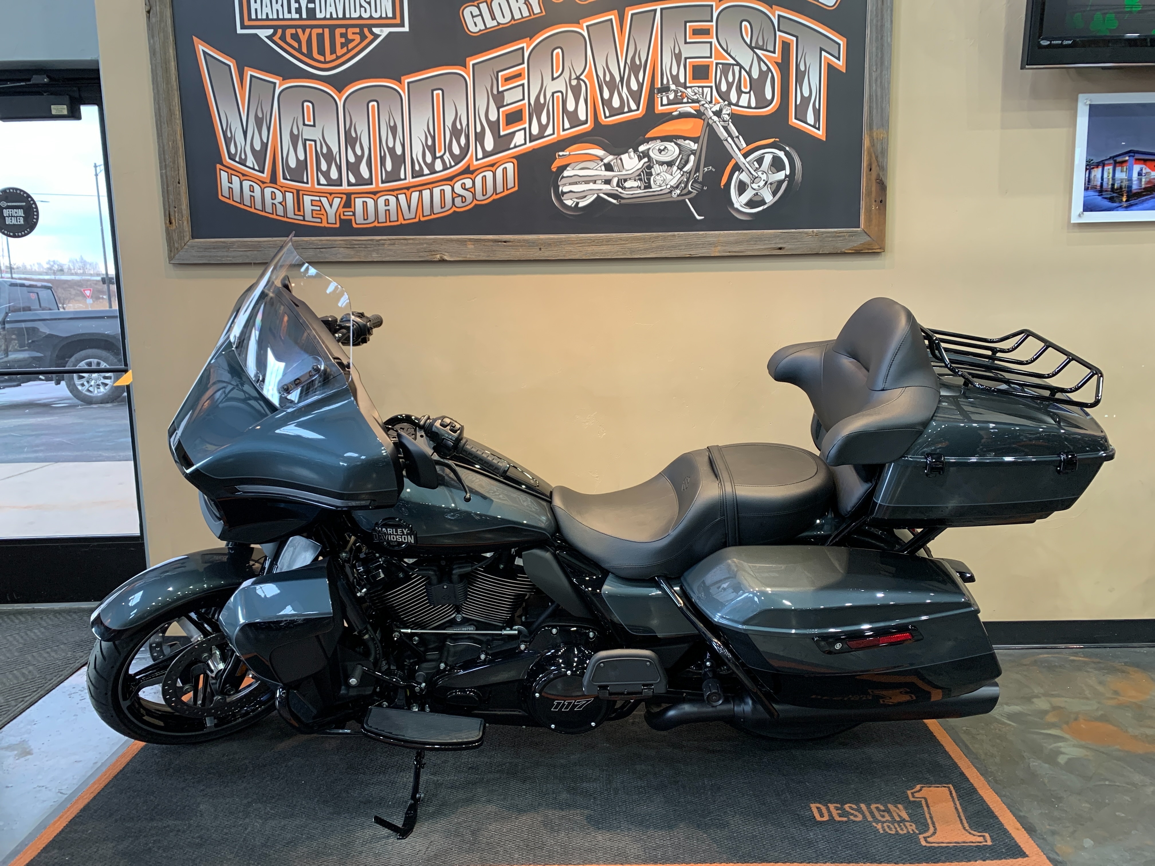 2025 Harley-Davidson Street Glide Ultra at Vandervest Harley-Davidson, Green Bay, WI 54303