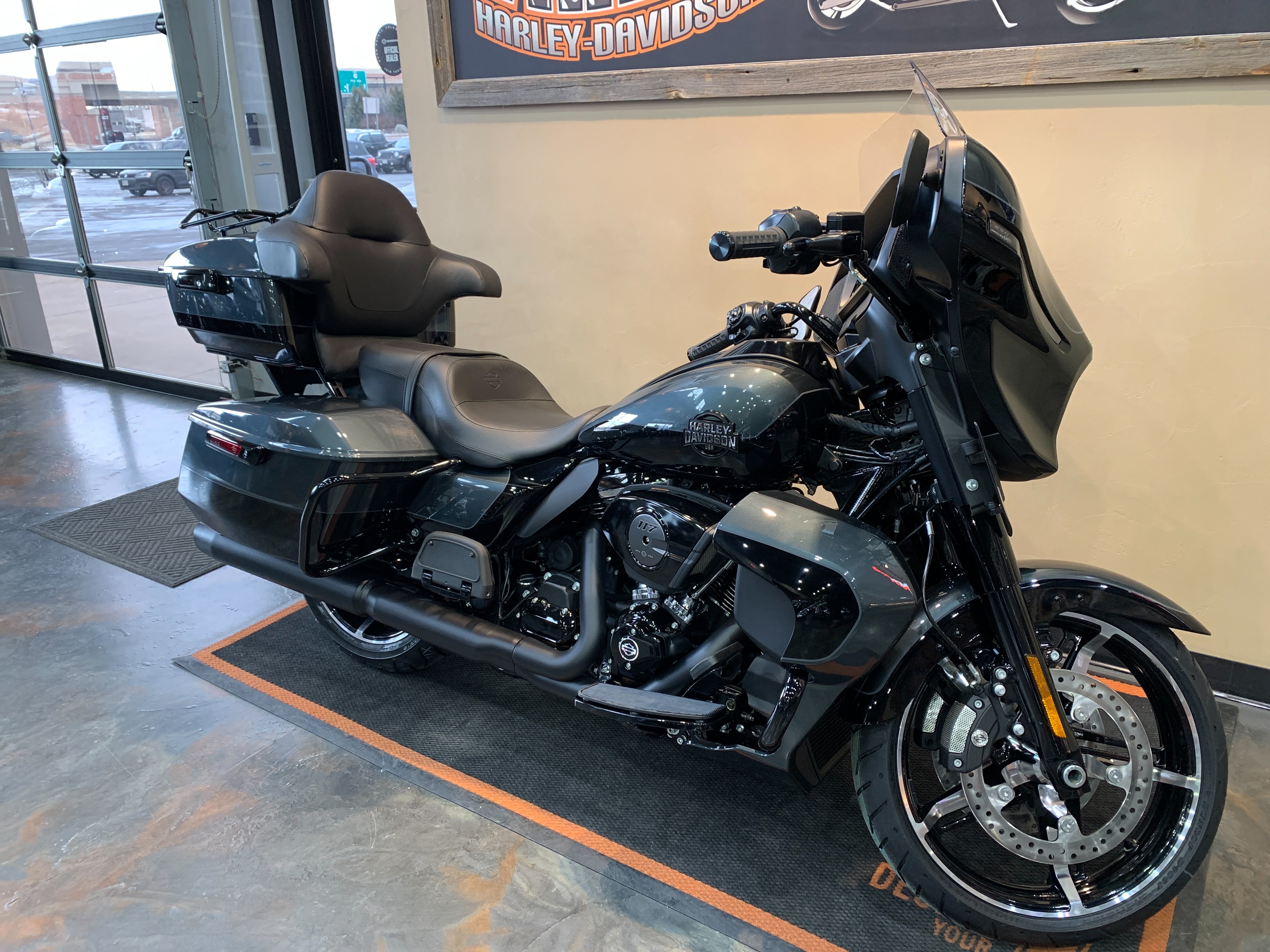 2025 Harley-Davidson Street Glide Ultra at Vandervest Harley-Davidson, Green Bay, WI 54303