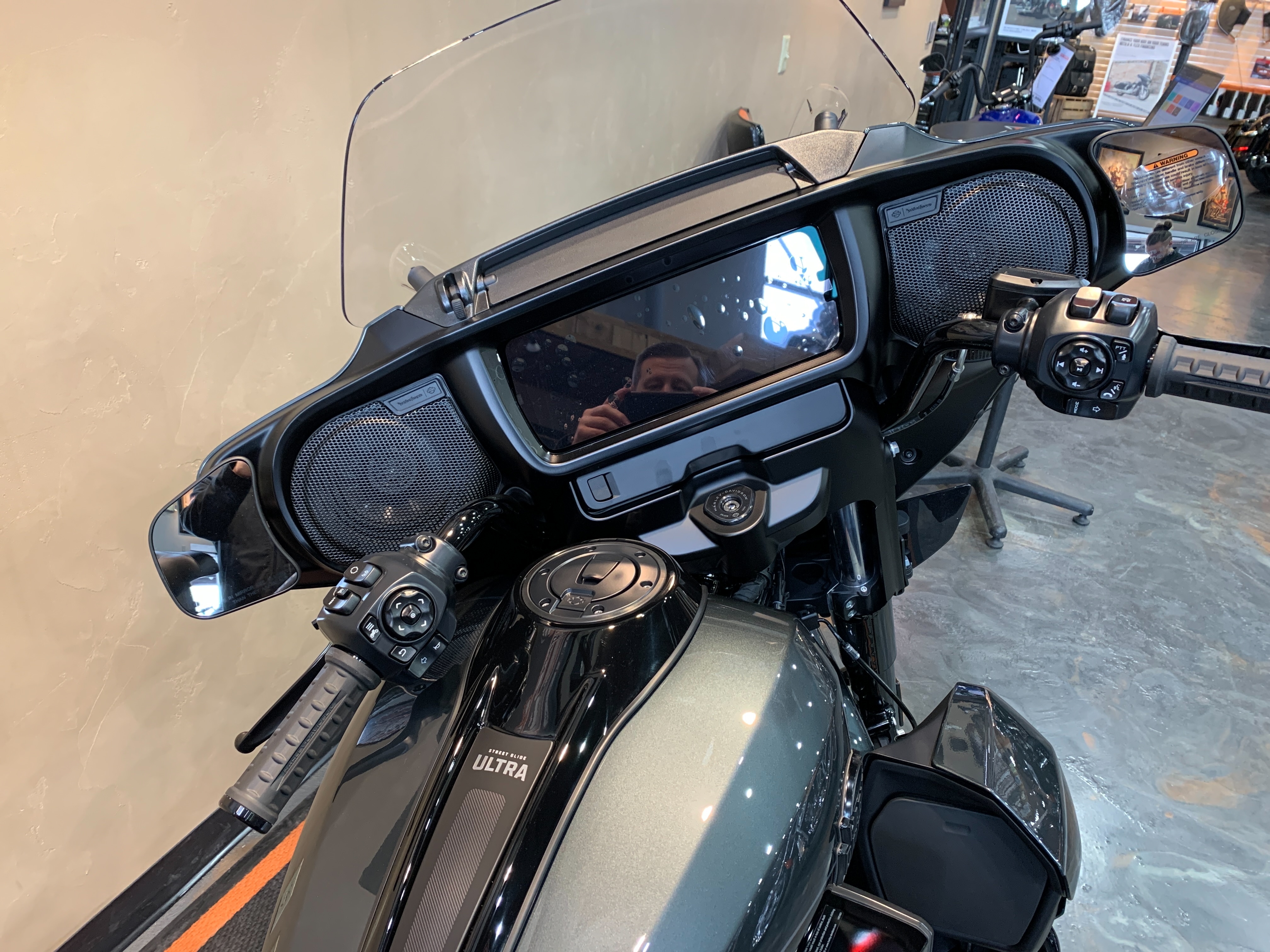 2025 Harley-Davidson Street Glide Ultra at Vandervest Harley-Davidson, Green Bay, WI 54303