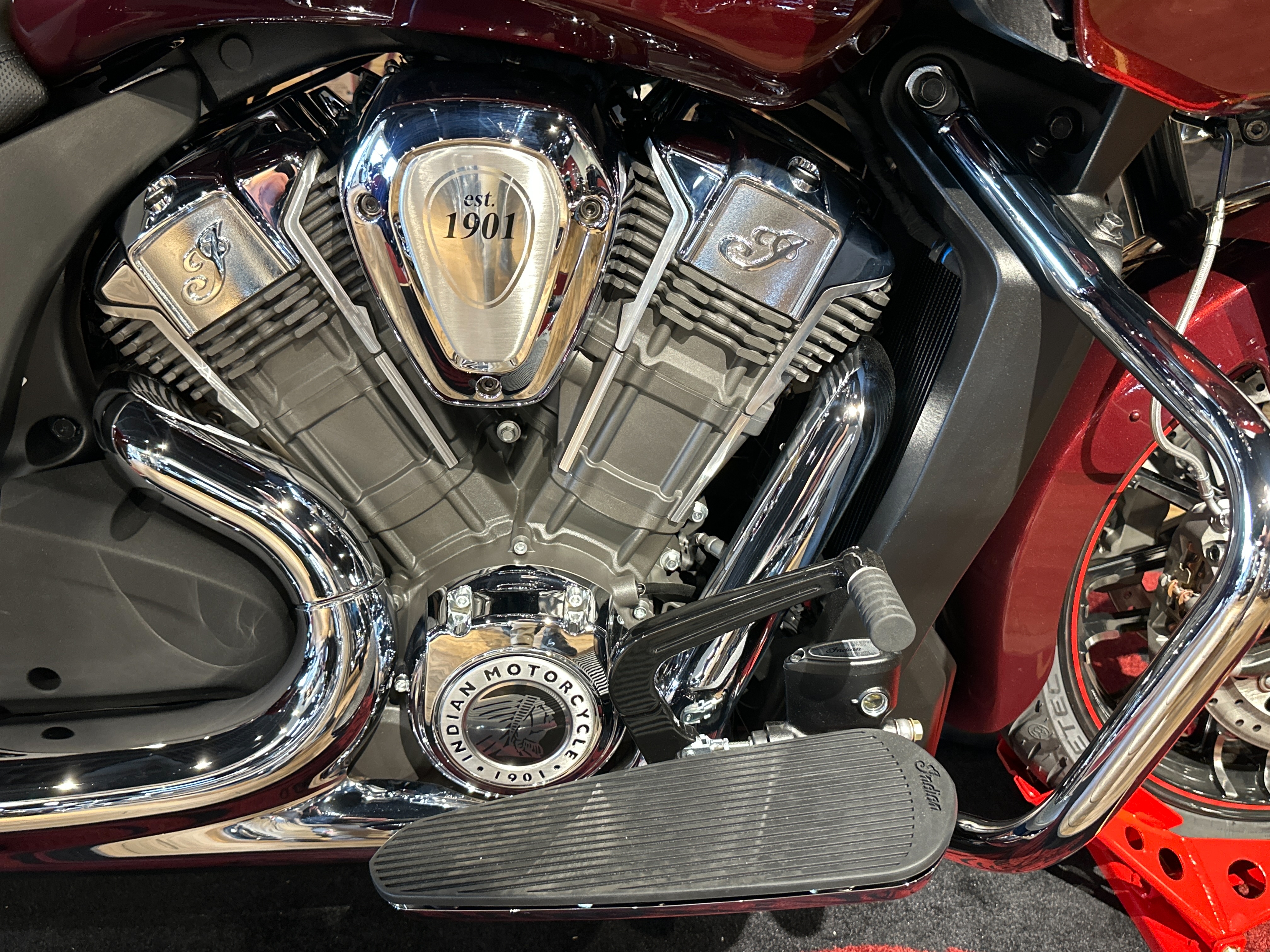 2023 Indian Motorcycle Challenger Limited at Frontline Eurosports