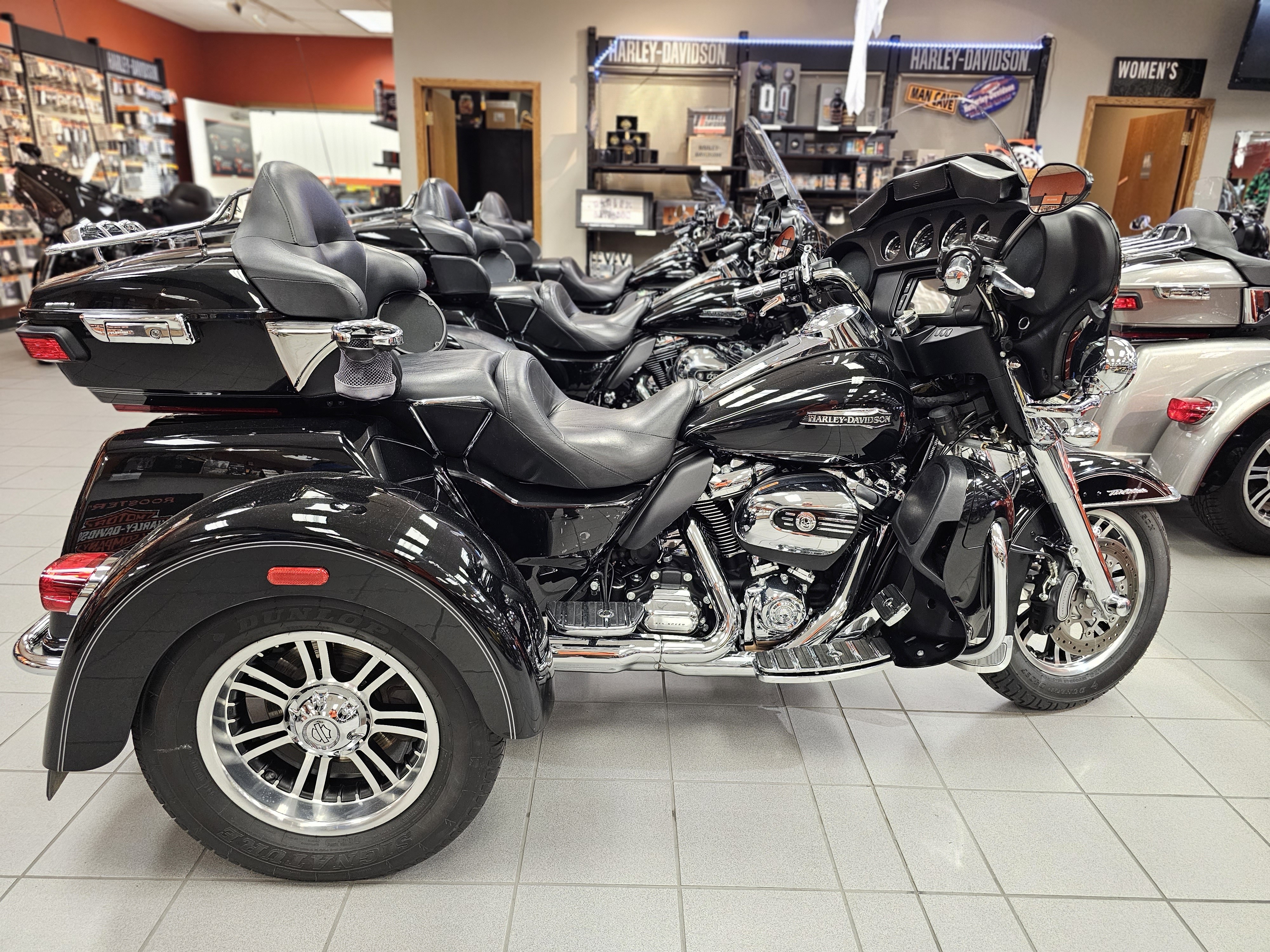 2020 Harley-Davidson® Tri Glide® Ultra Black