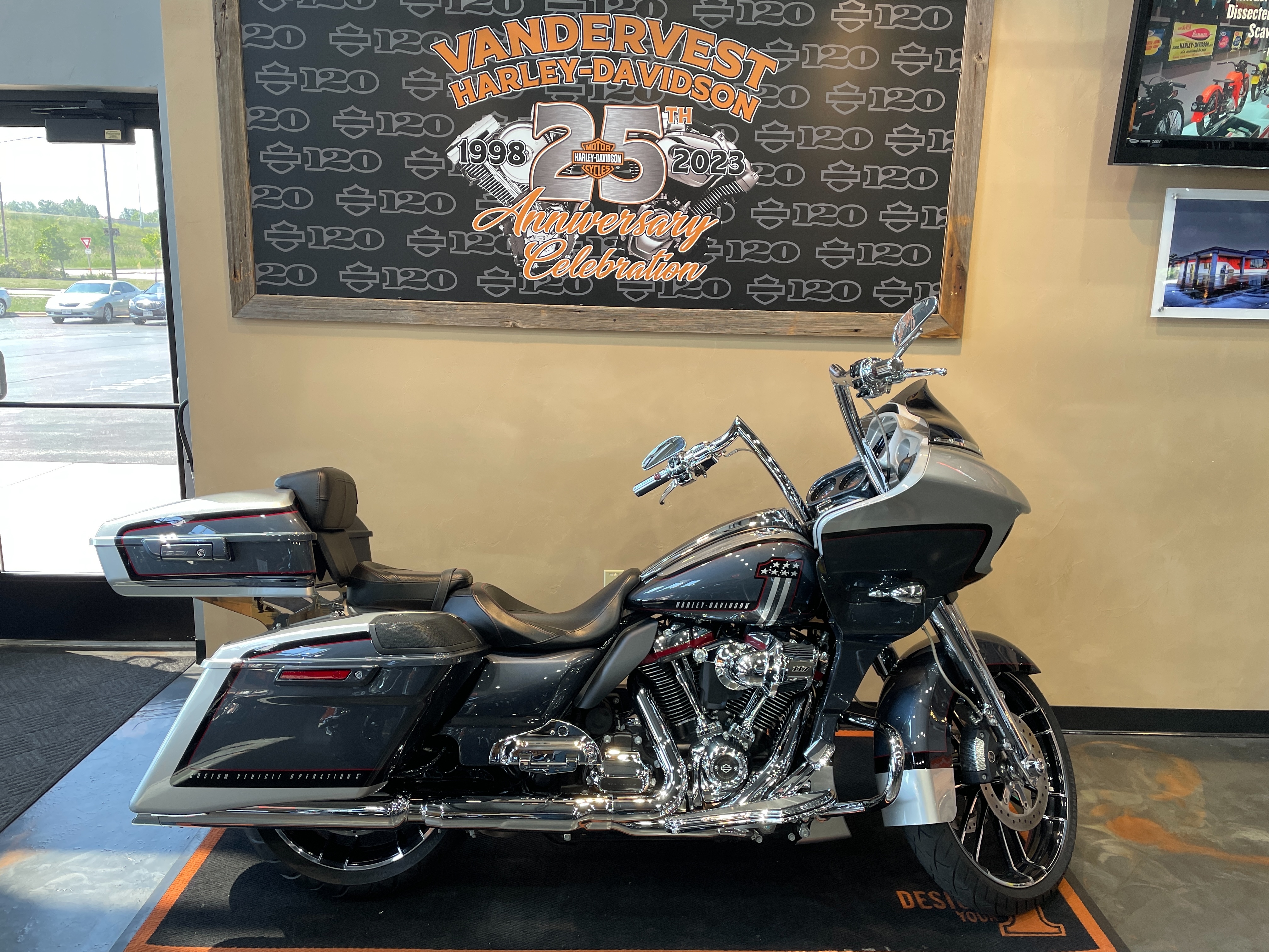 2019 road deals glide tour pack