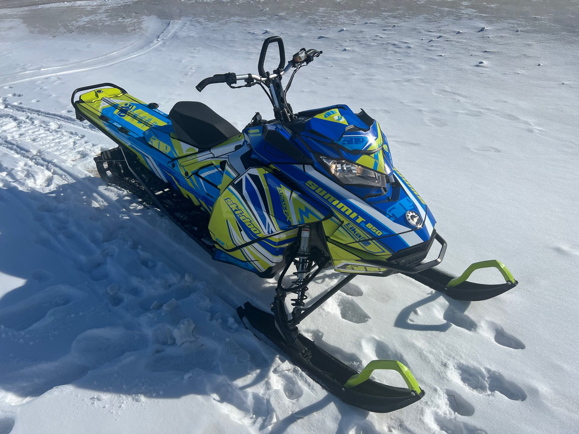 2020 Ski-Doo Summit SP Summit SP 165 850 E-TEC SHOT, PowderMax Light 30 at Interlakes Sport Center