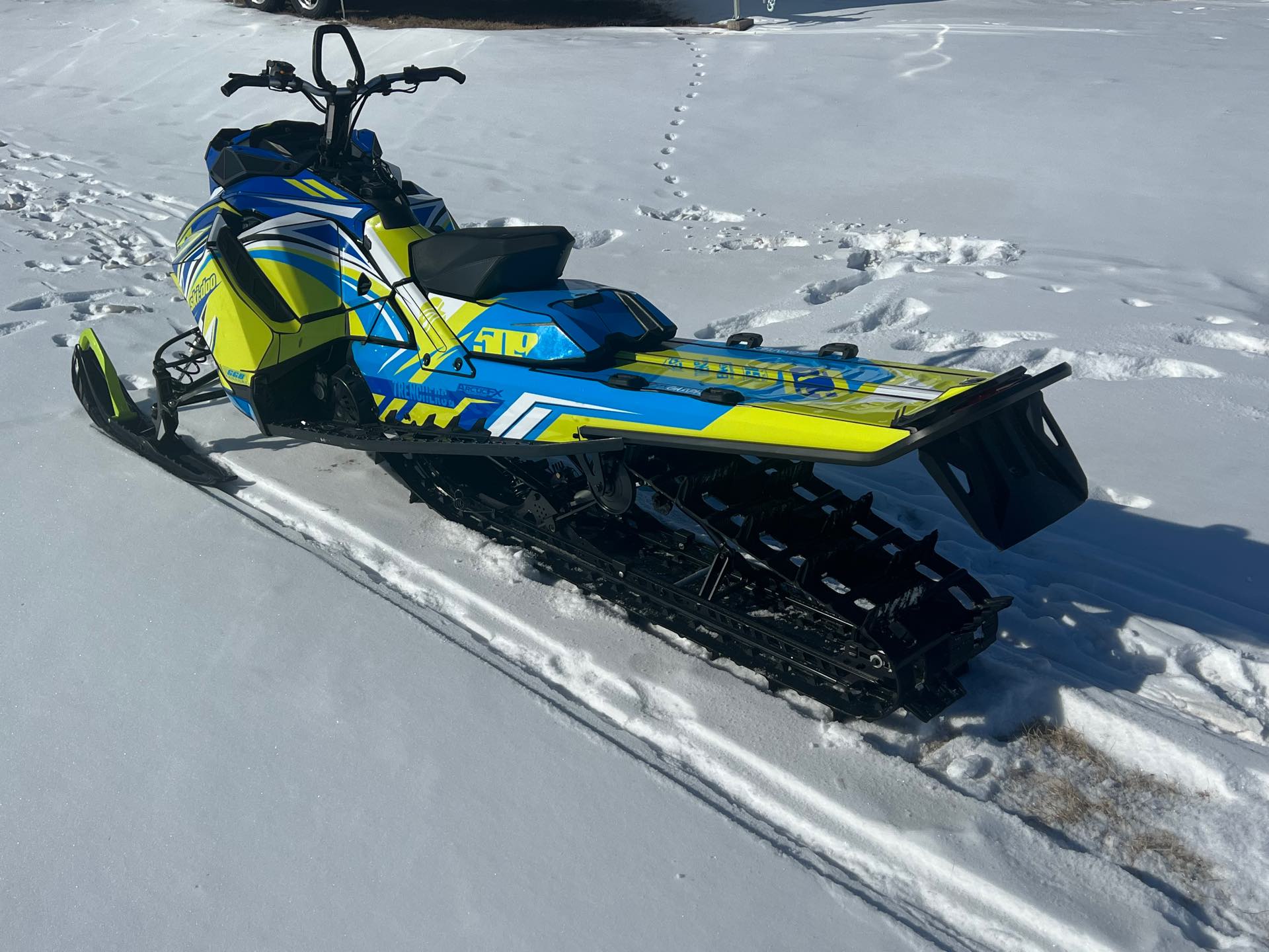 2020 Ski-Doo Summit SP Summit SP 165 850 E-TEC SHOT, PowderMax Light 30 at Interlakes Sport Center