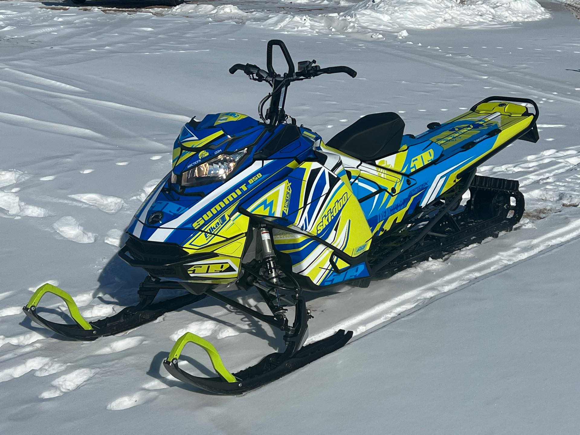 2020 Ski-Doo Summit SP Summit SP 165 850 E-TEC SHOT, PowderMax Light 30 at Interlakes Sport Center