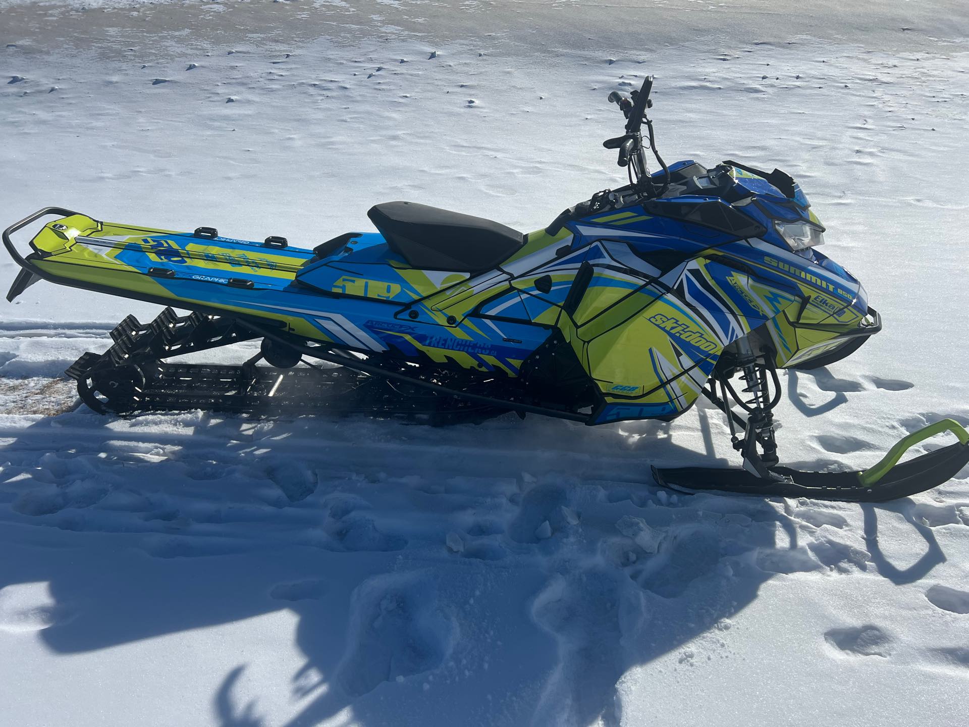 2020 Ski-Doo Summit SP Summit SP 165 850 E-TEC SHOT, PowderMax Light 30 at Interlakes Sport Center