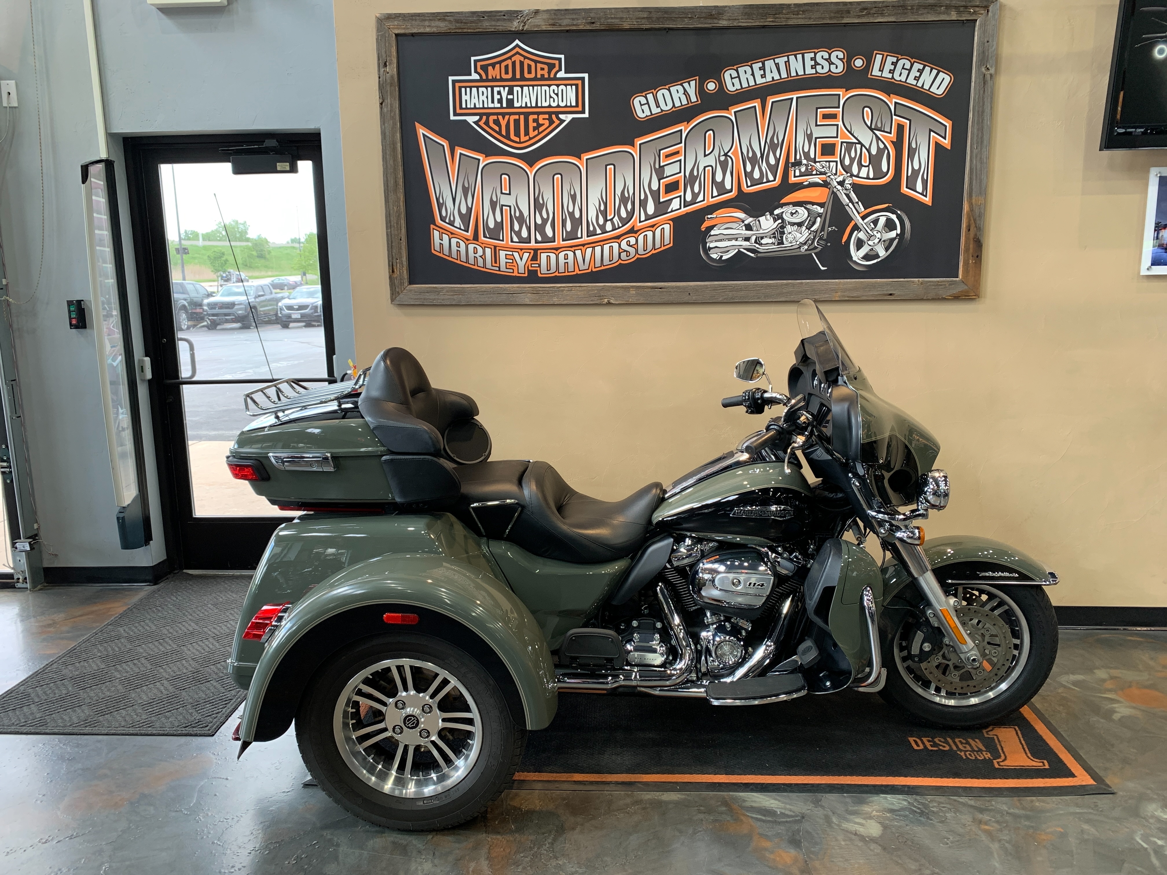 2021 Harley-Davidson Tri Glide Ultra at Vandervest Harley-Davidson, Green Bay, WI 54303