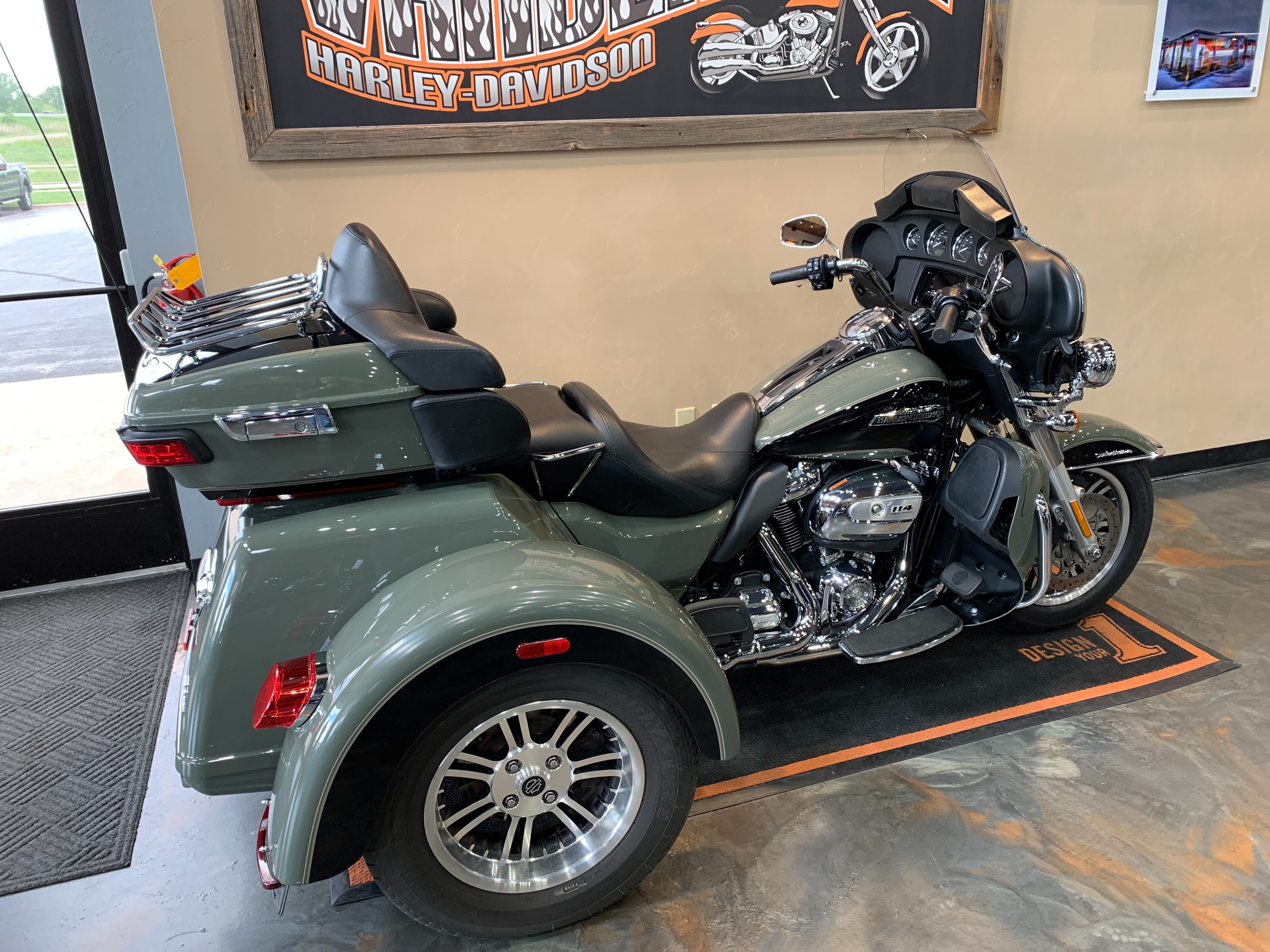 2021 Harley-Davidson Tri Glide Ultra at Vandervest Harley-Davidson, Green Bay, WI 54303