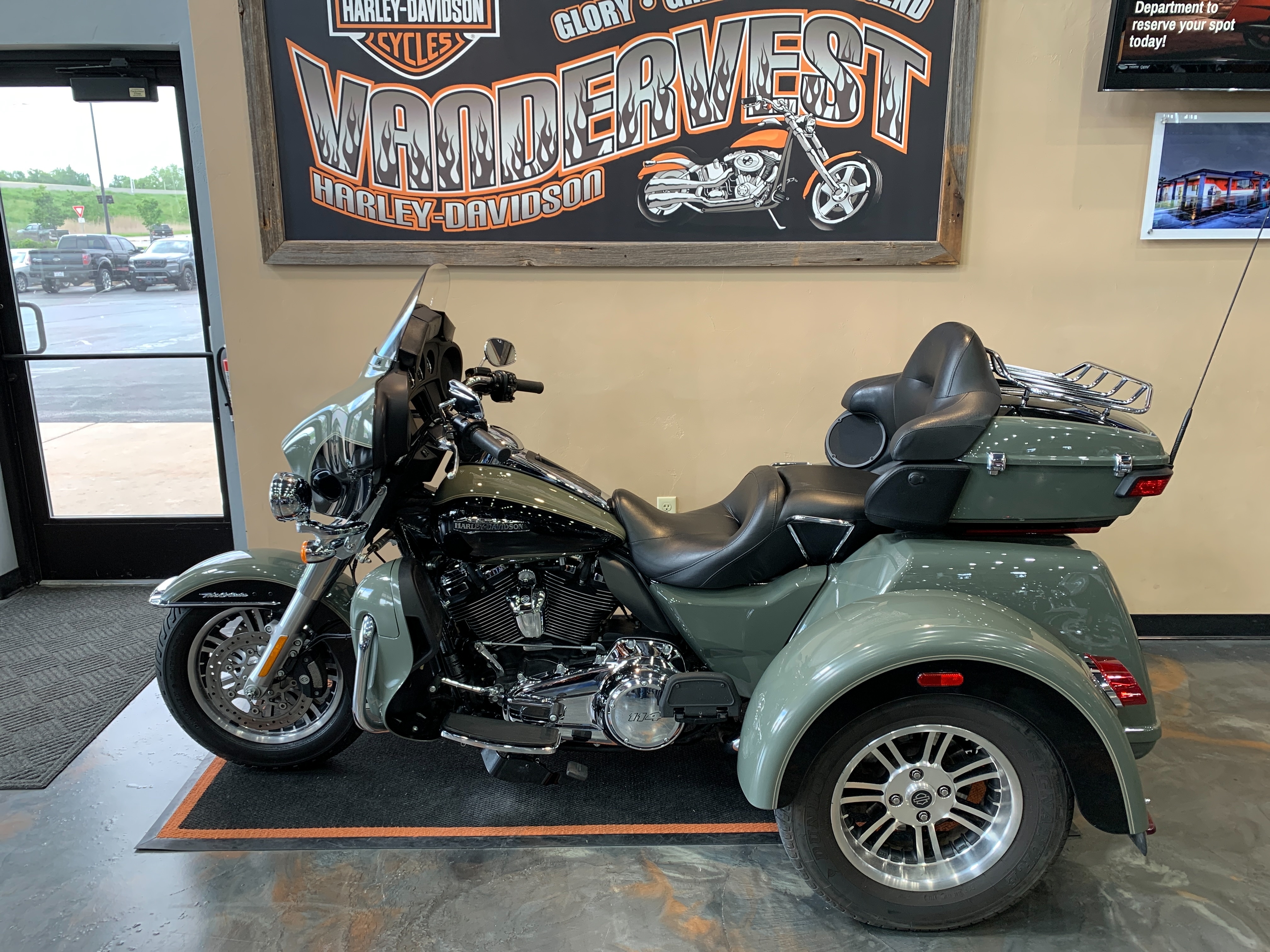 2021 Harley-Davidson Tri Glide Ultra at Vandervest Harley-Davidson, Green Bay, WI 54303