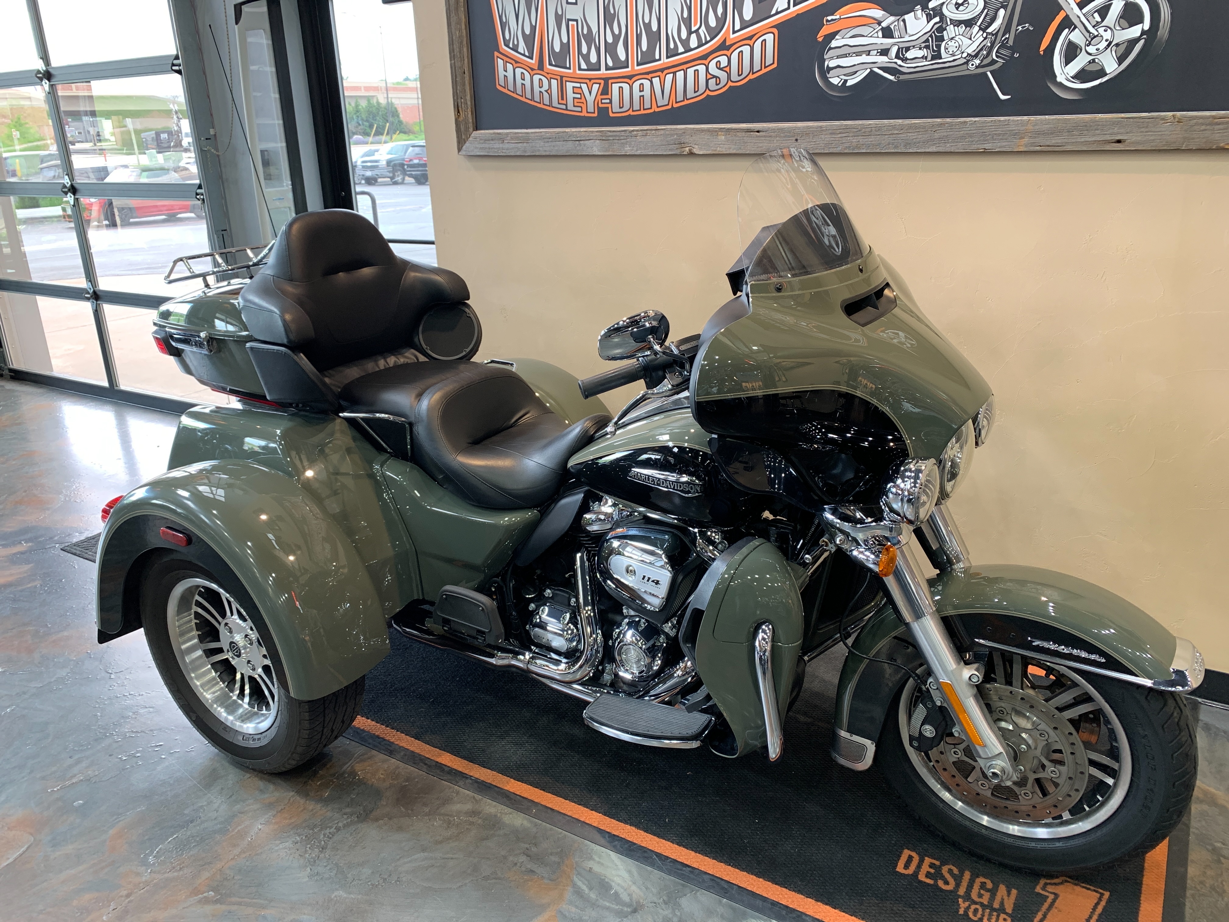 2021 Harley-Davidson Tri Glide Ultra at Vandervest Harley-Davidson, Green Bay, WI 54303