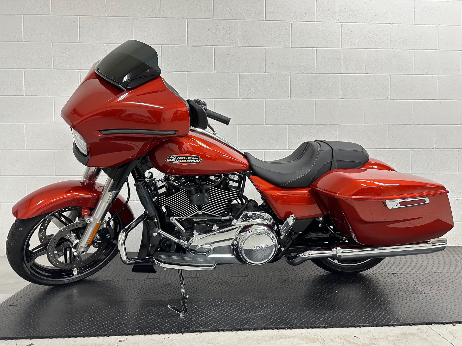 2024 Harley-Davidson Street Glide Base at Destination Harley-Davidson®, Silverdale, WA 98383
