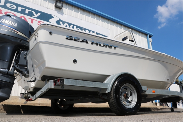 2011 Sea Hunt XP19 at Jerry Whittle Boats