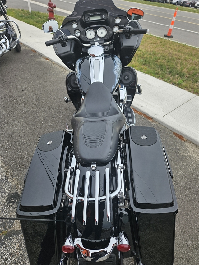 2010 Harley-Davidson Road Glide Custom Base at Holeshot Harley-Davidson