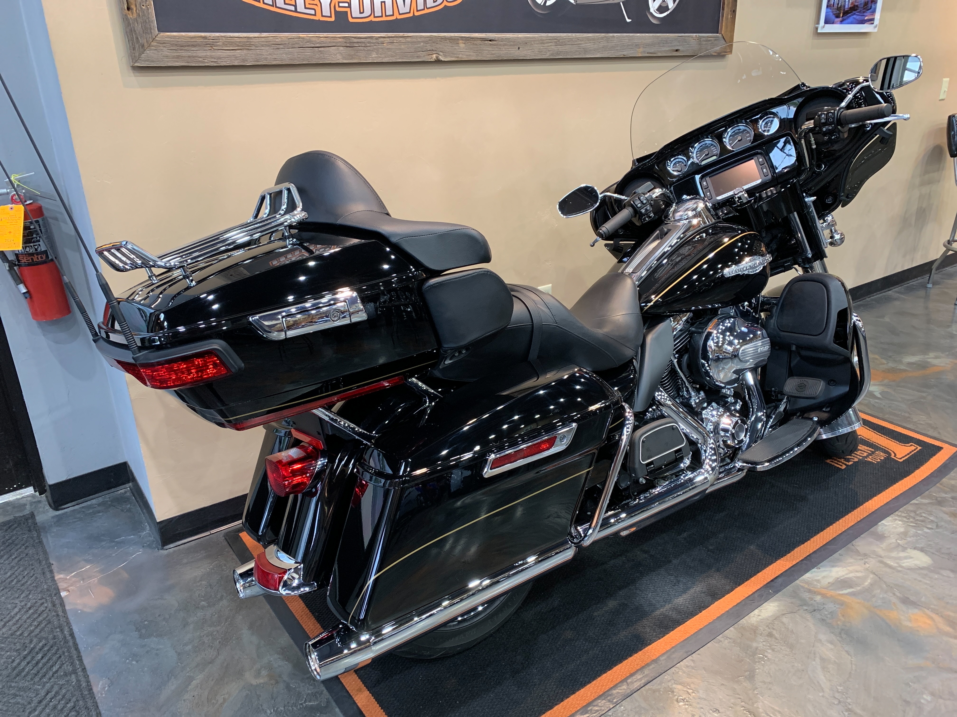 2016 Harley-Davidson Electra Glide Ultra Limited at Vandervest Harley-Davidson, Green Bay, WI 54303