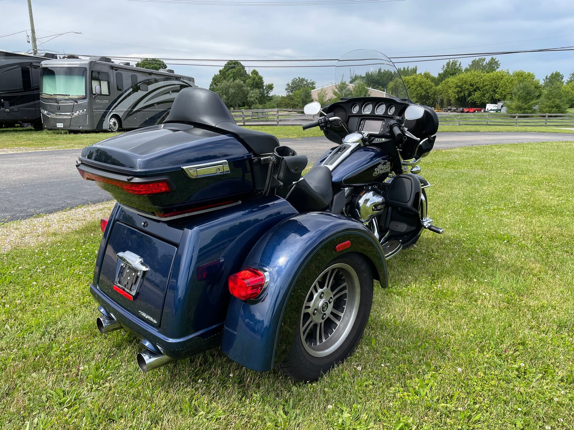 2014 Harley-Davidson Trike Tri Glide Ultra at Randy's Cycle