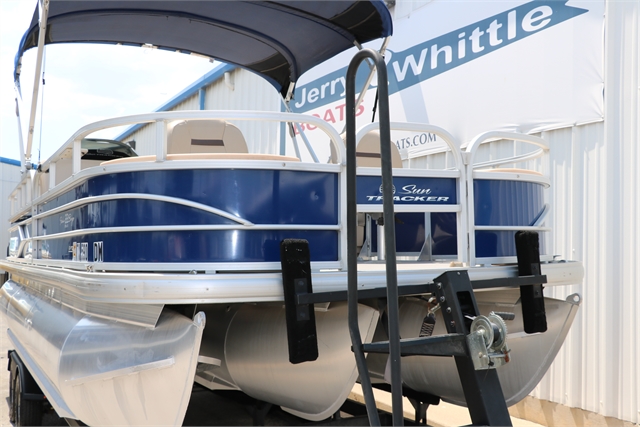 2017 Sun Tracker Fishing Barge 22 Dlx at Jerry Whittle Boats