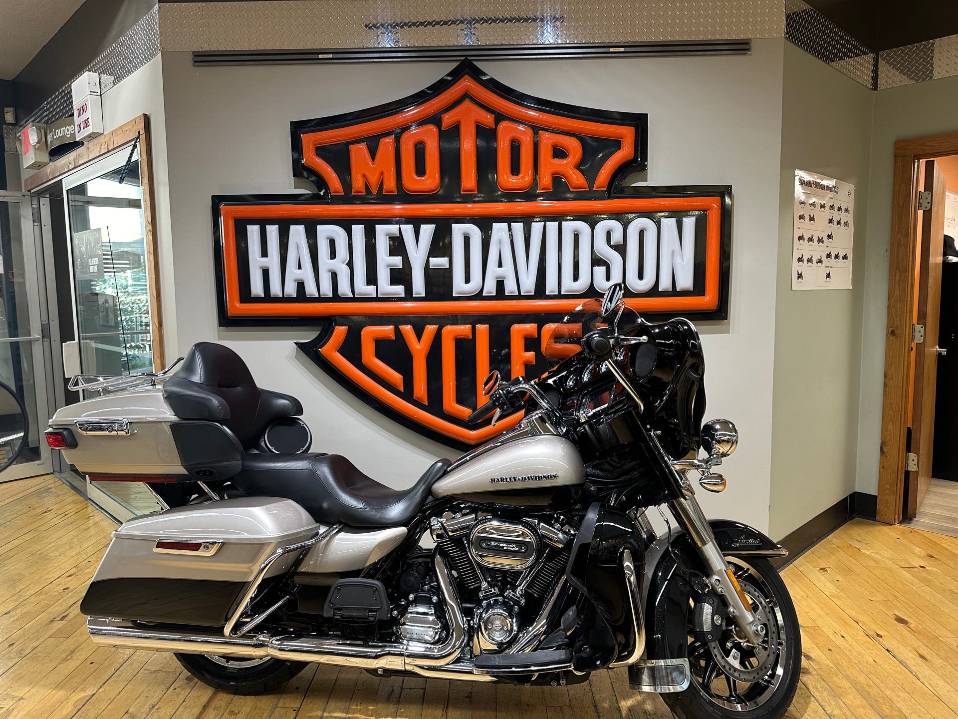 2018 Harley-Davidson Electra Glide Ultra Limited Low at Zips 45th Parallel Harley-Davidson