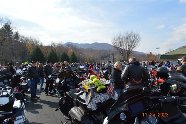 2023 Nov 25 Polk County Toy Run Photos at Smoky Mountain HOG