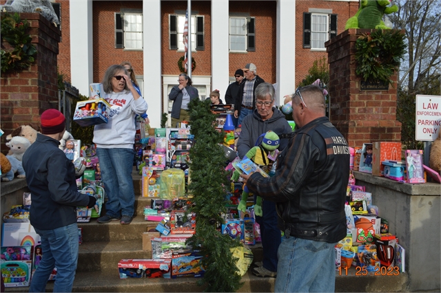 2023 Nov 25 Polk County Toy Run Photos at Smoky Mountain HOG