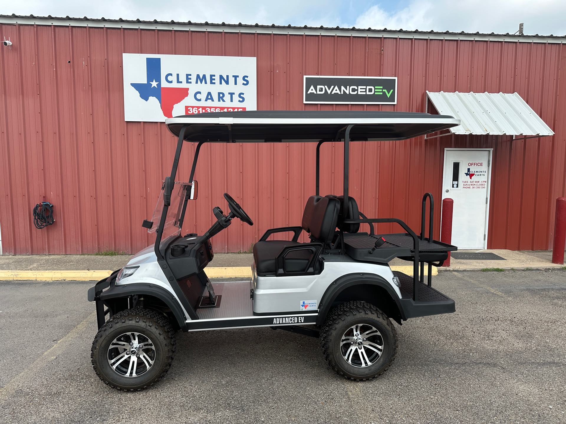 2024 Advanced EV Advent 4L at Clements Carts