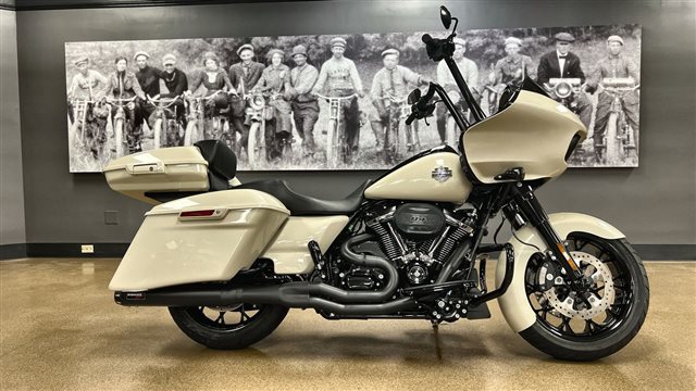 2022 Harley-Davidson Road Glide Special Special at Hellbender Harley-Davidson