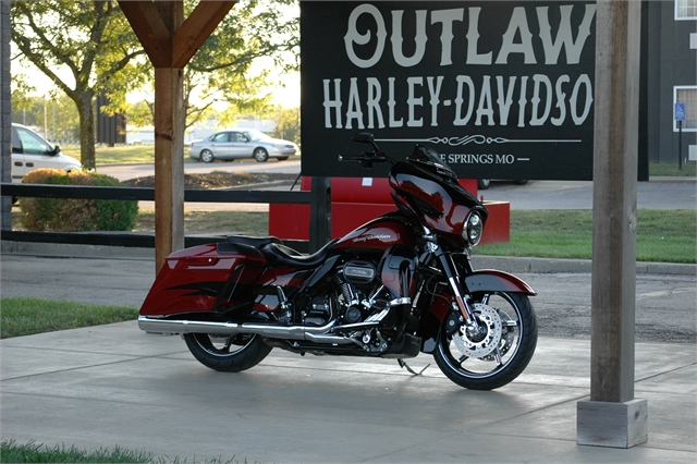 2017 Harley-Davidson Street Glide CVO Street Glide at Outlaw Harley-Davidson