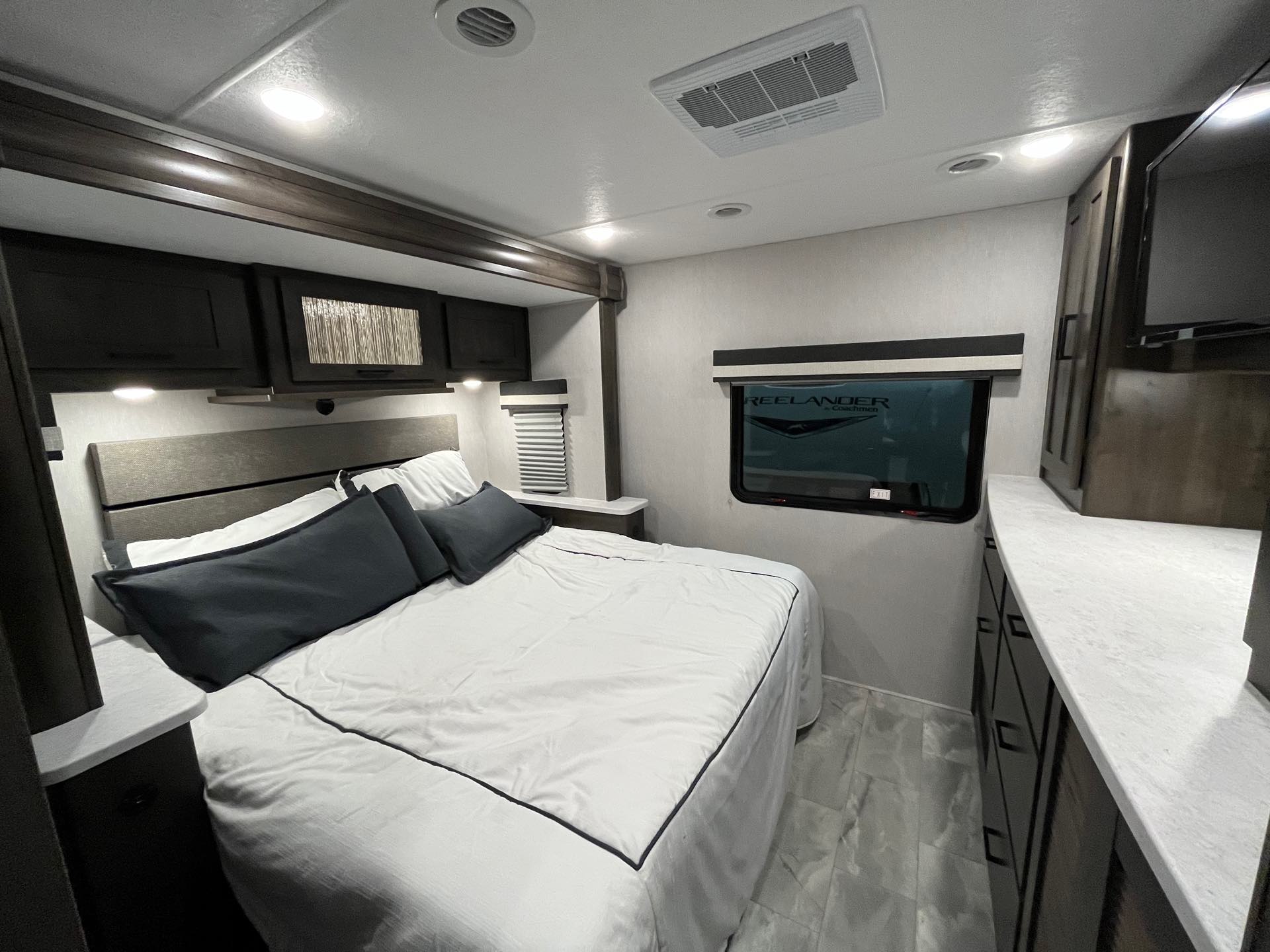 2023 Coachmen Pursuit 31TS at Prosser's Premium RV Outlet