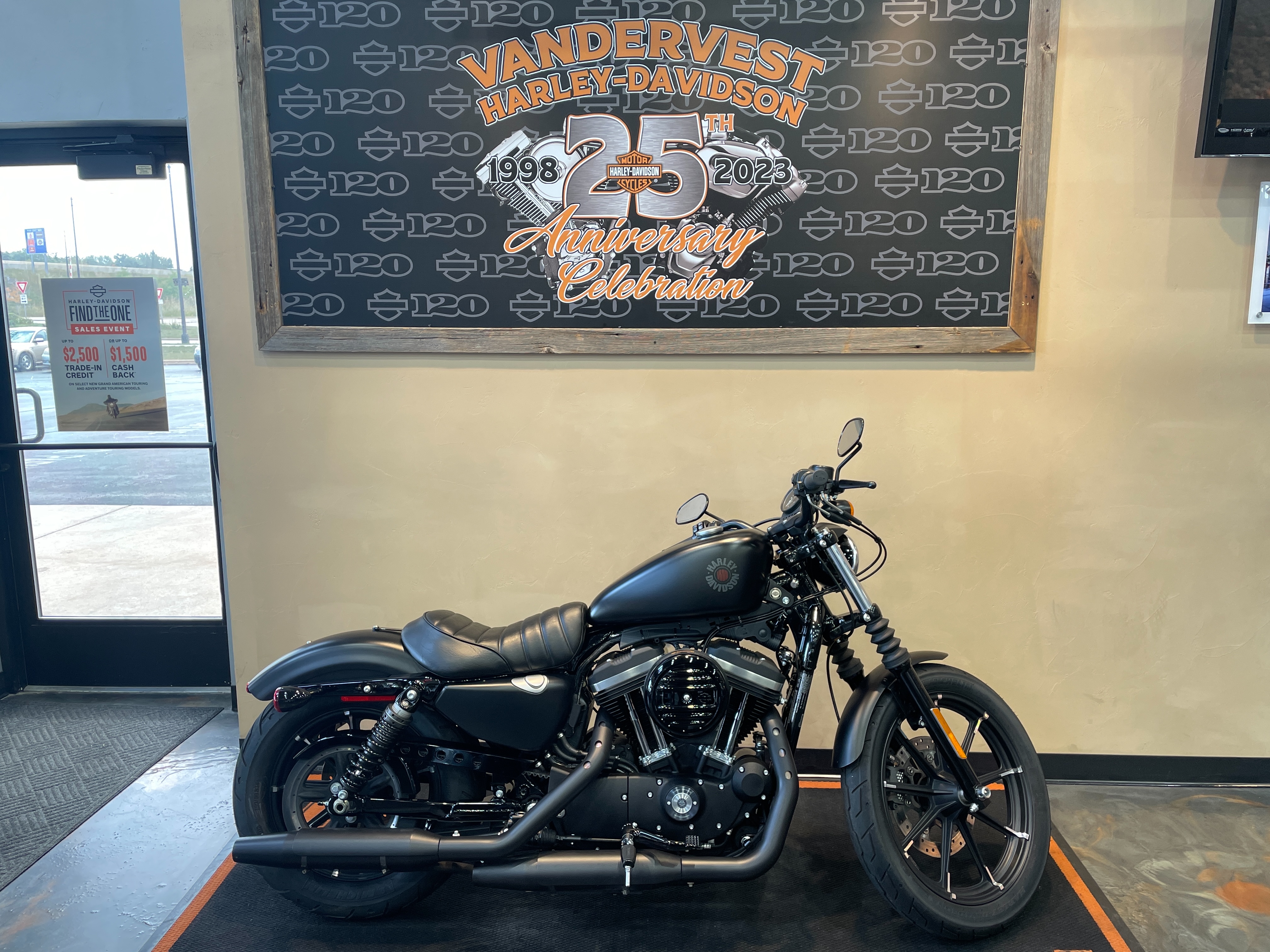2022 Harley-Davidson Sportster Iron 883 at Vandervest Harley-Davidson, Green Bay, WI 54303