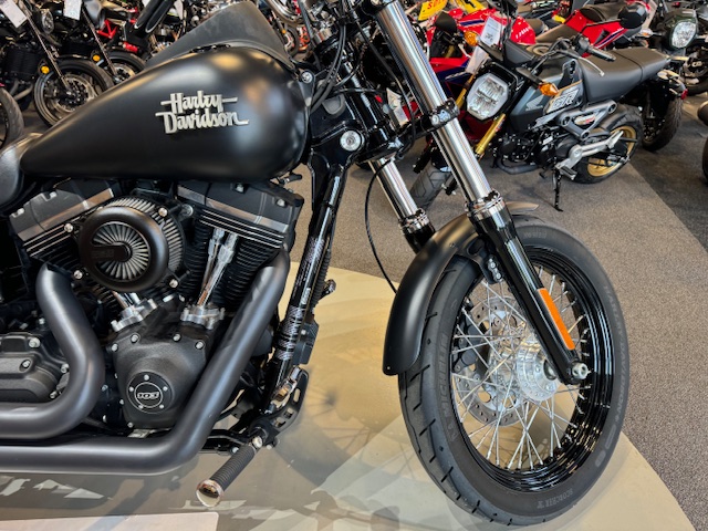 2017 Harley-Davidson Dyna Street Bob at Martin Moto