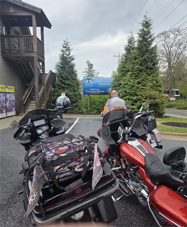 2025 May 1-5 Weekend at the Races Photo at Smoky Mountain HOG