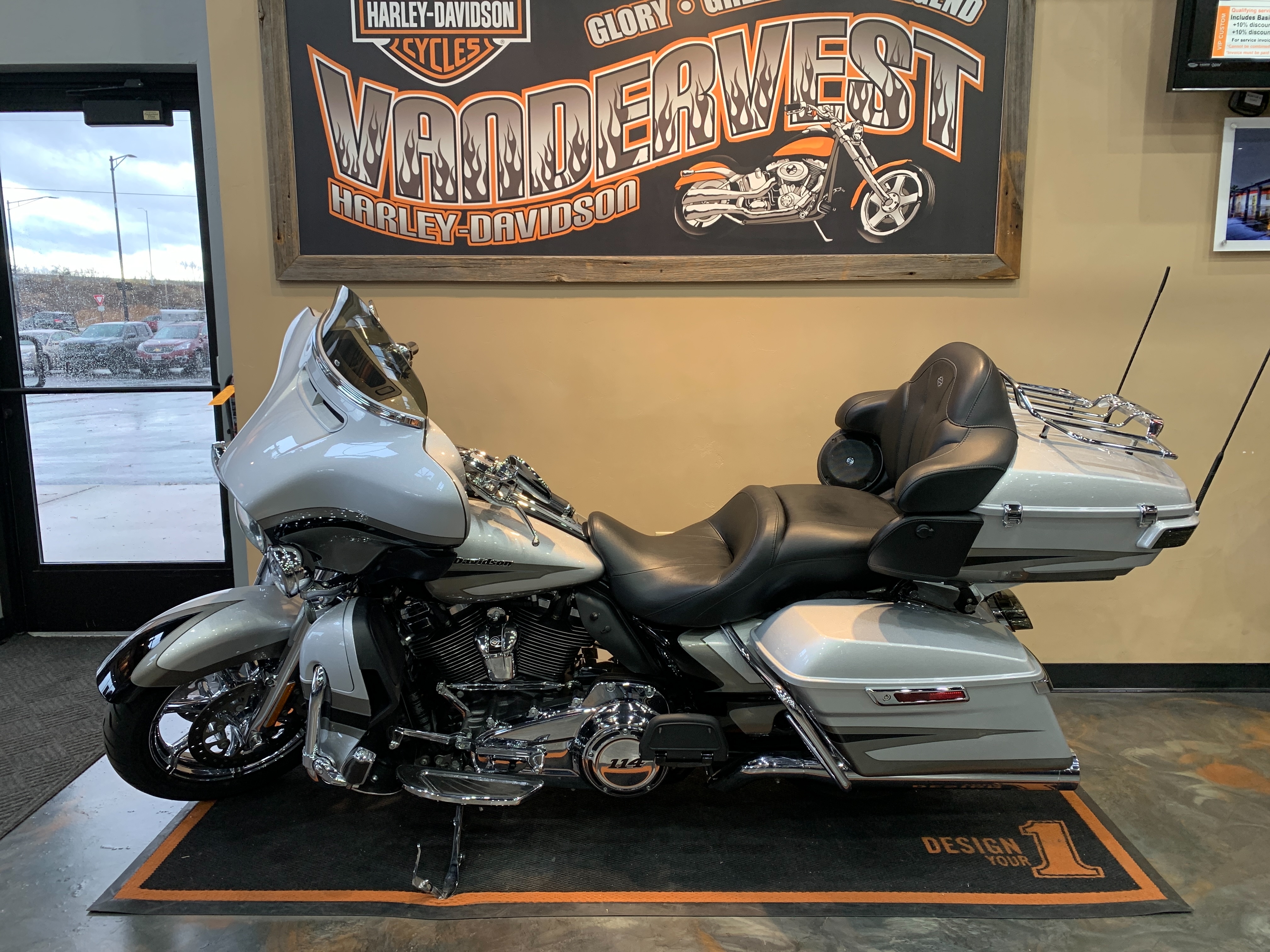 2017 Harley-Davidson Electra Glide CVO Limited at Vandervest Harley-Davidson, Green Bay, WI 54303