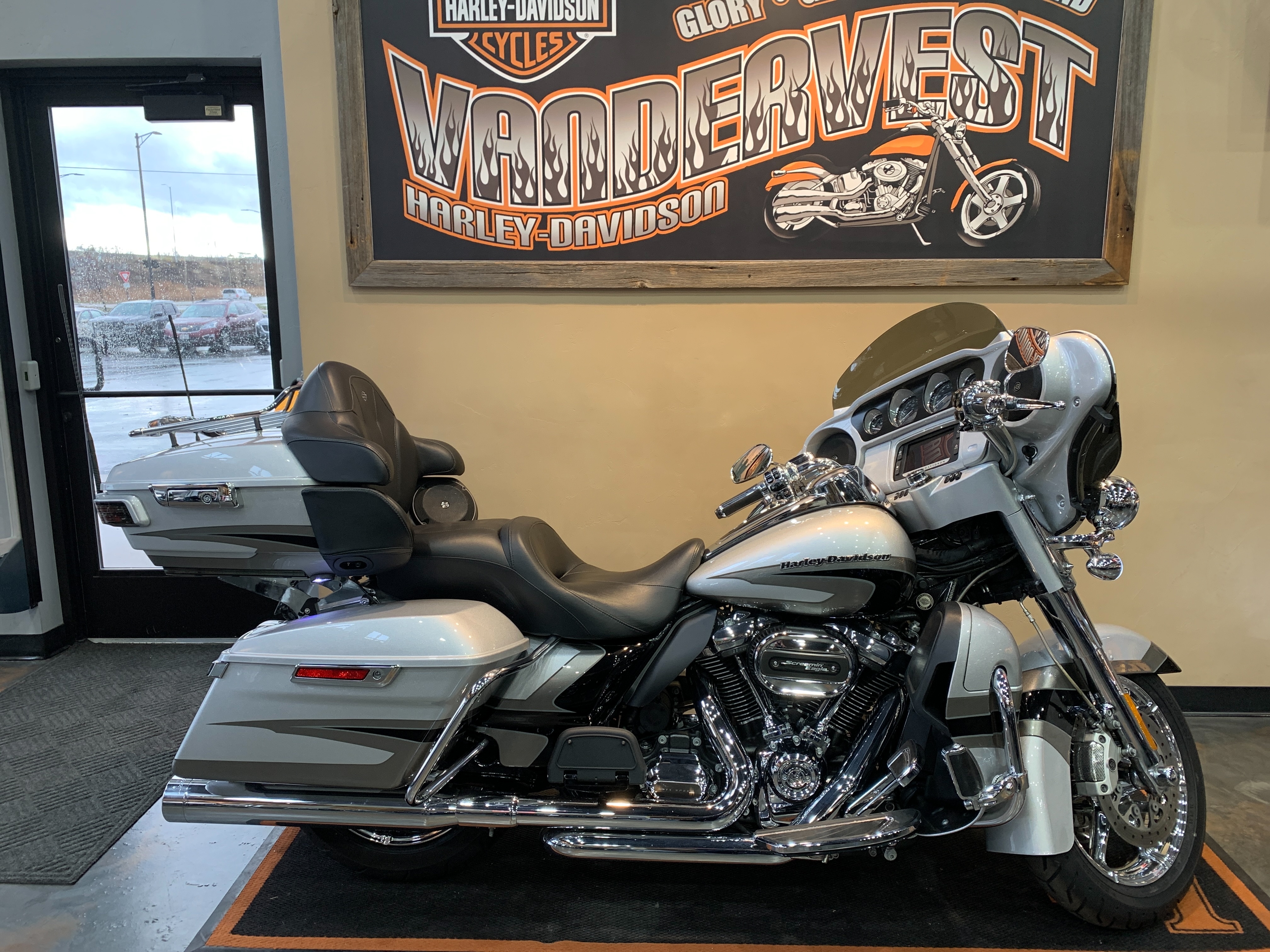 2017 Harley-Davidson Electra Glide CVO Limited at Vandervest Harley-Davidson, Green Bay, WI 54303