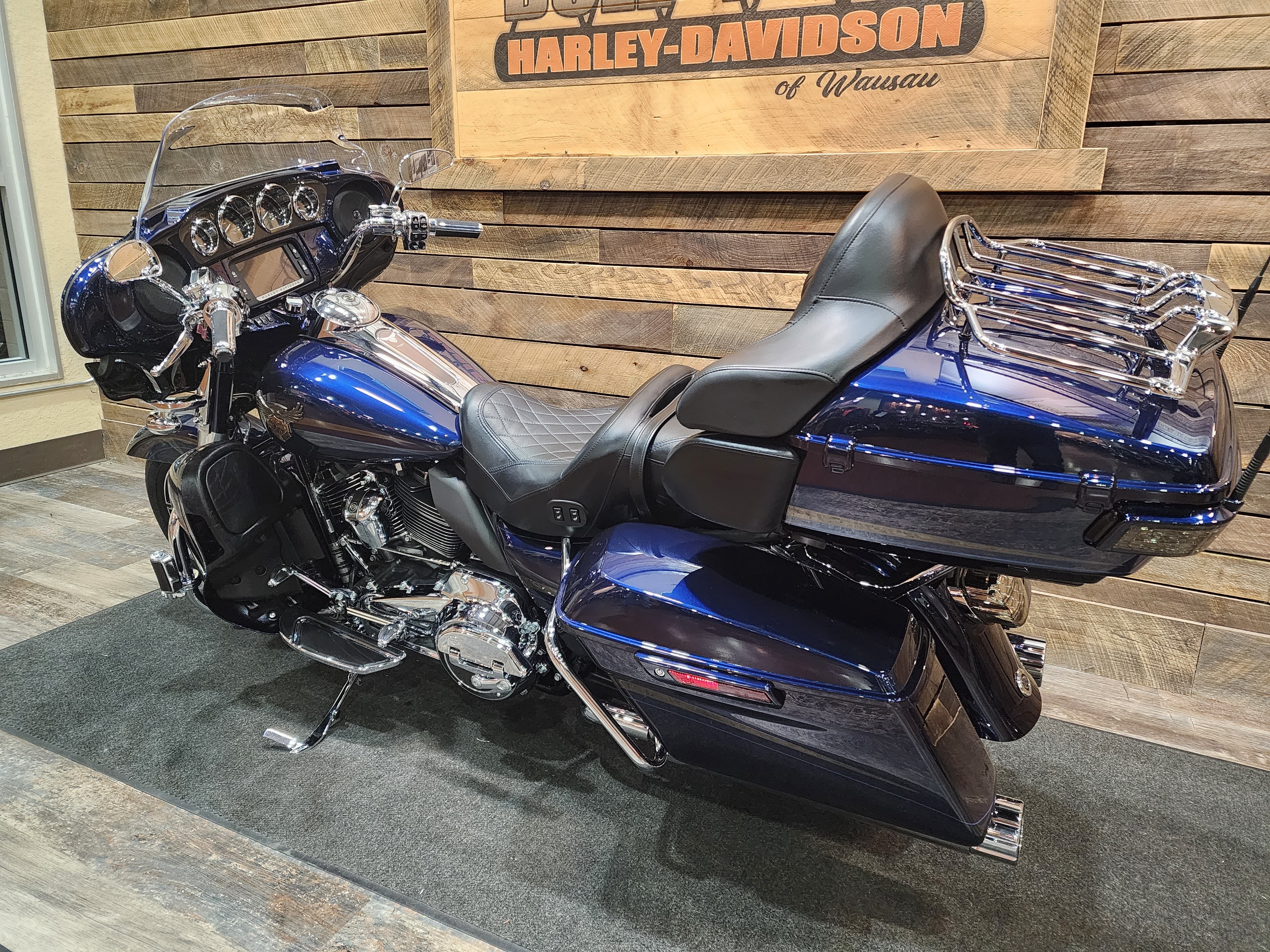 2018 Harley-Davidson Electra Glide CVO Limited at Bull Falls Harley-Davidson
