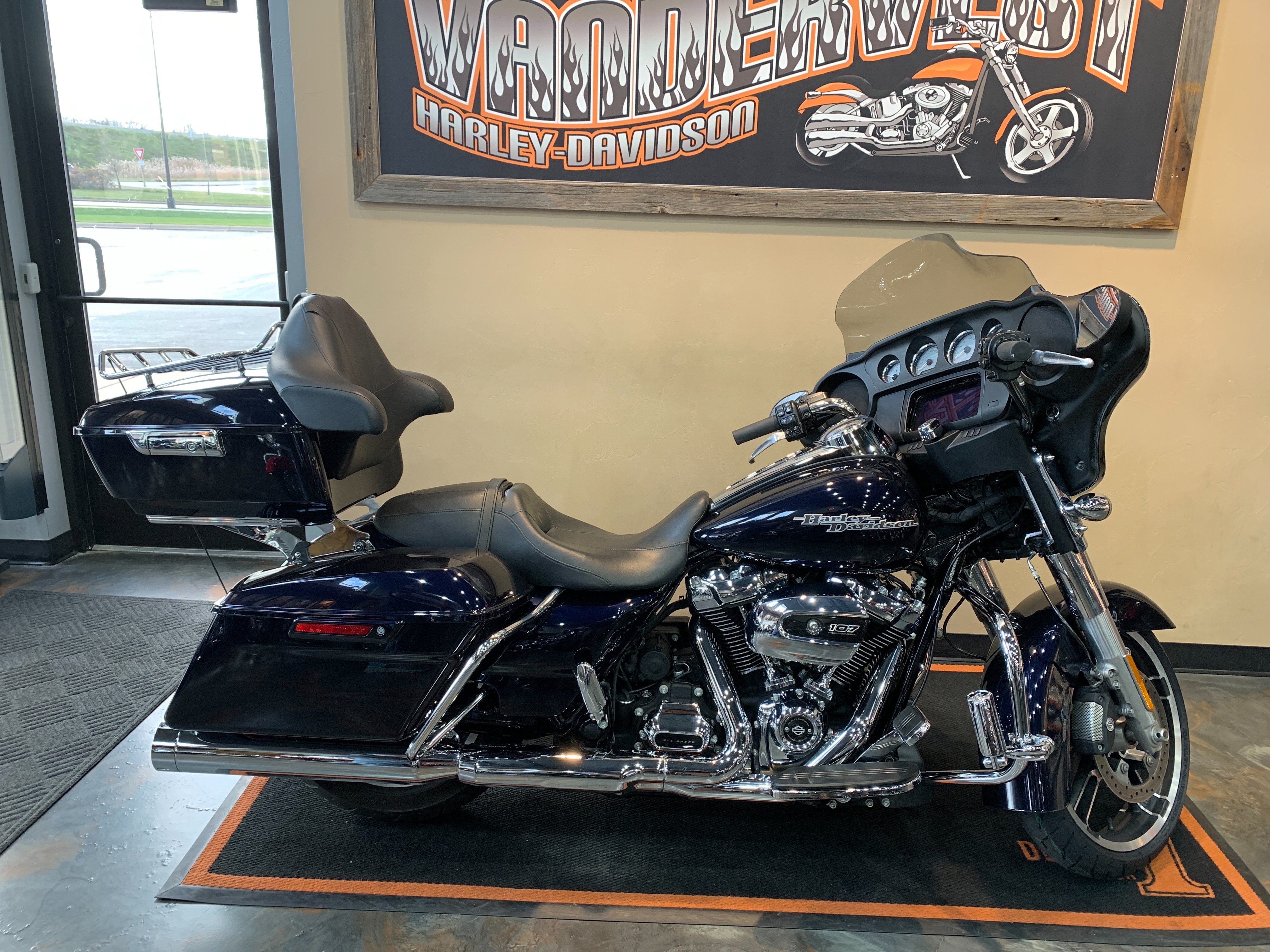 2019 Harley-Davidson Street Glide Base at Vandervest Harley-Davidson, Green Bay, WI 54303