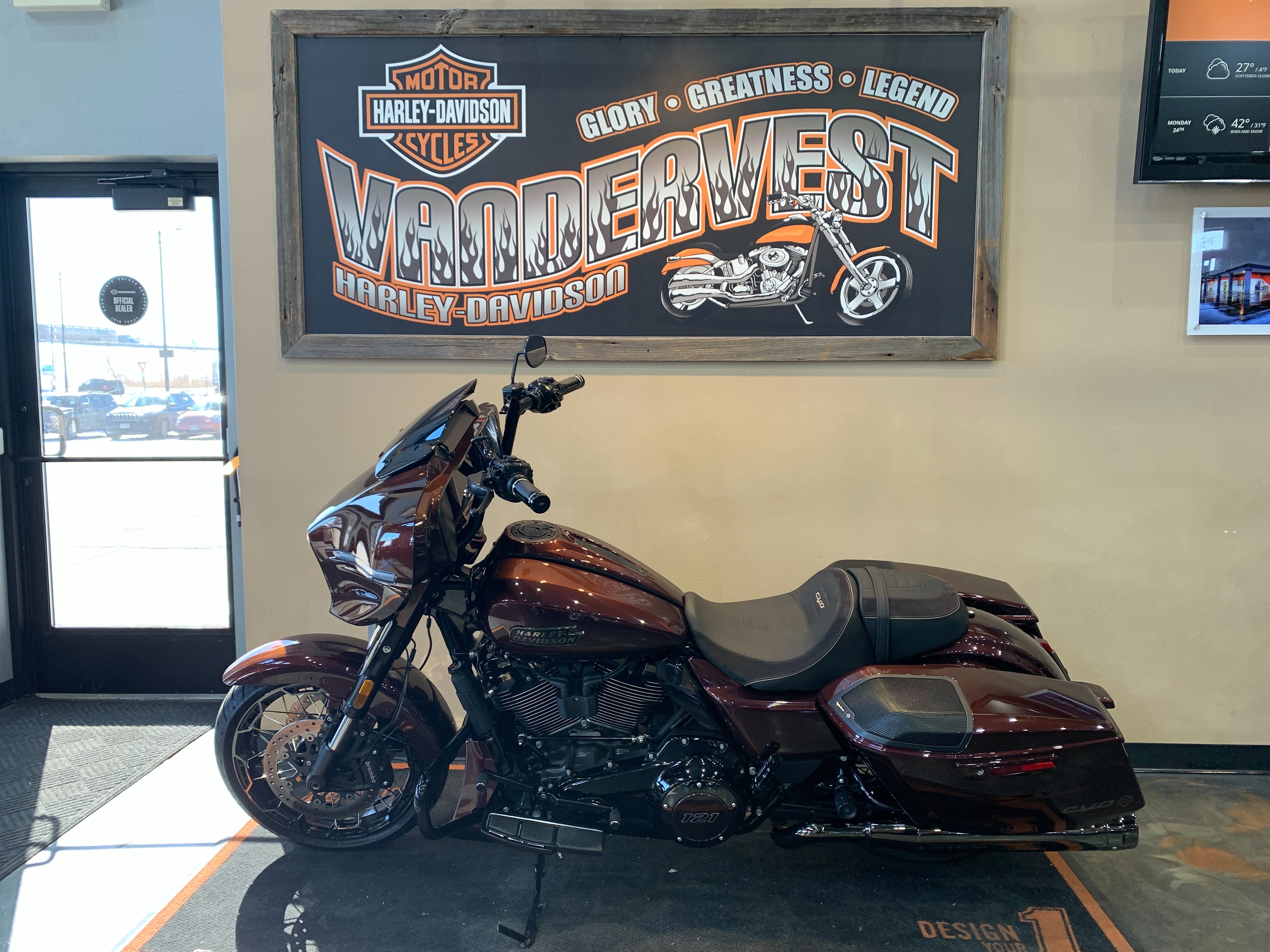 2024 Harley-Davidson Street Glide CVO Street Glide at Vandervest Harley-Davidson, Green Bay, WI 54303