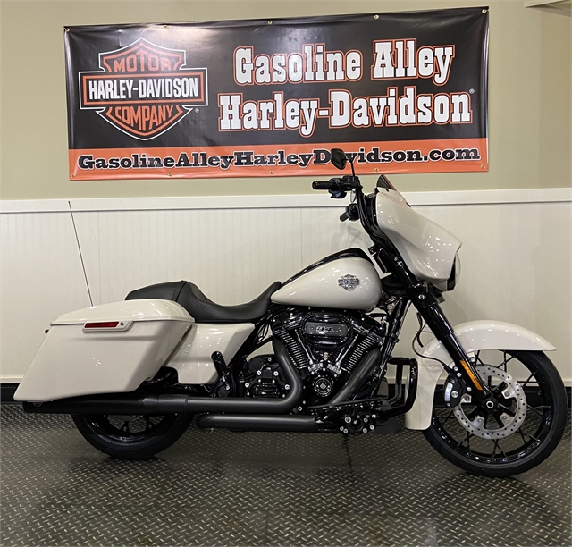 2022 Harley-Davidson Street Glide Special at Gasoline Alley Harley-Davidson (Red Deer)