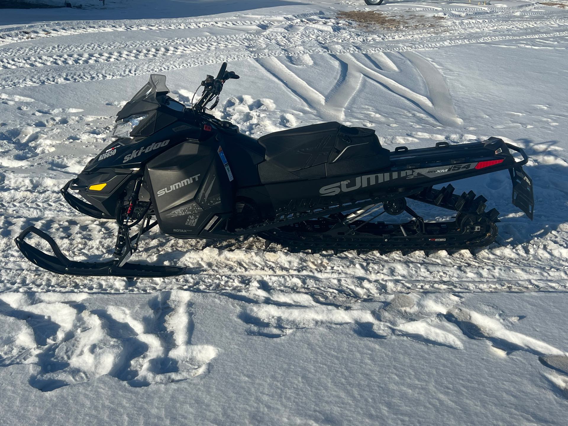 2016 Ski-Doo Summit X with T3 Package 800R E-TEC at Interlakes Sport Center