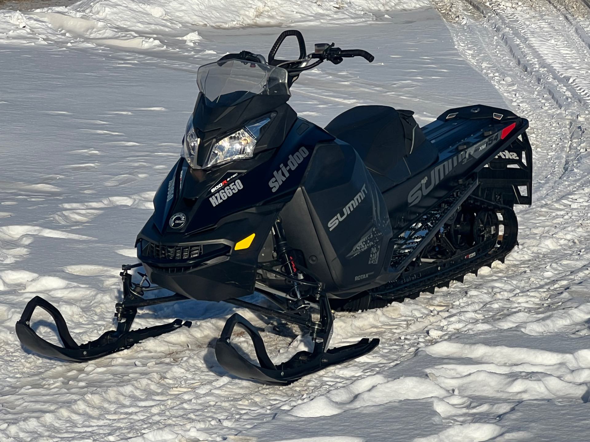 2016 Ski-Doo Summit X with T3 Package 800R E-TEC at Interlakes Sport Center