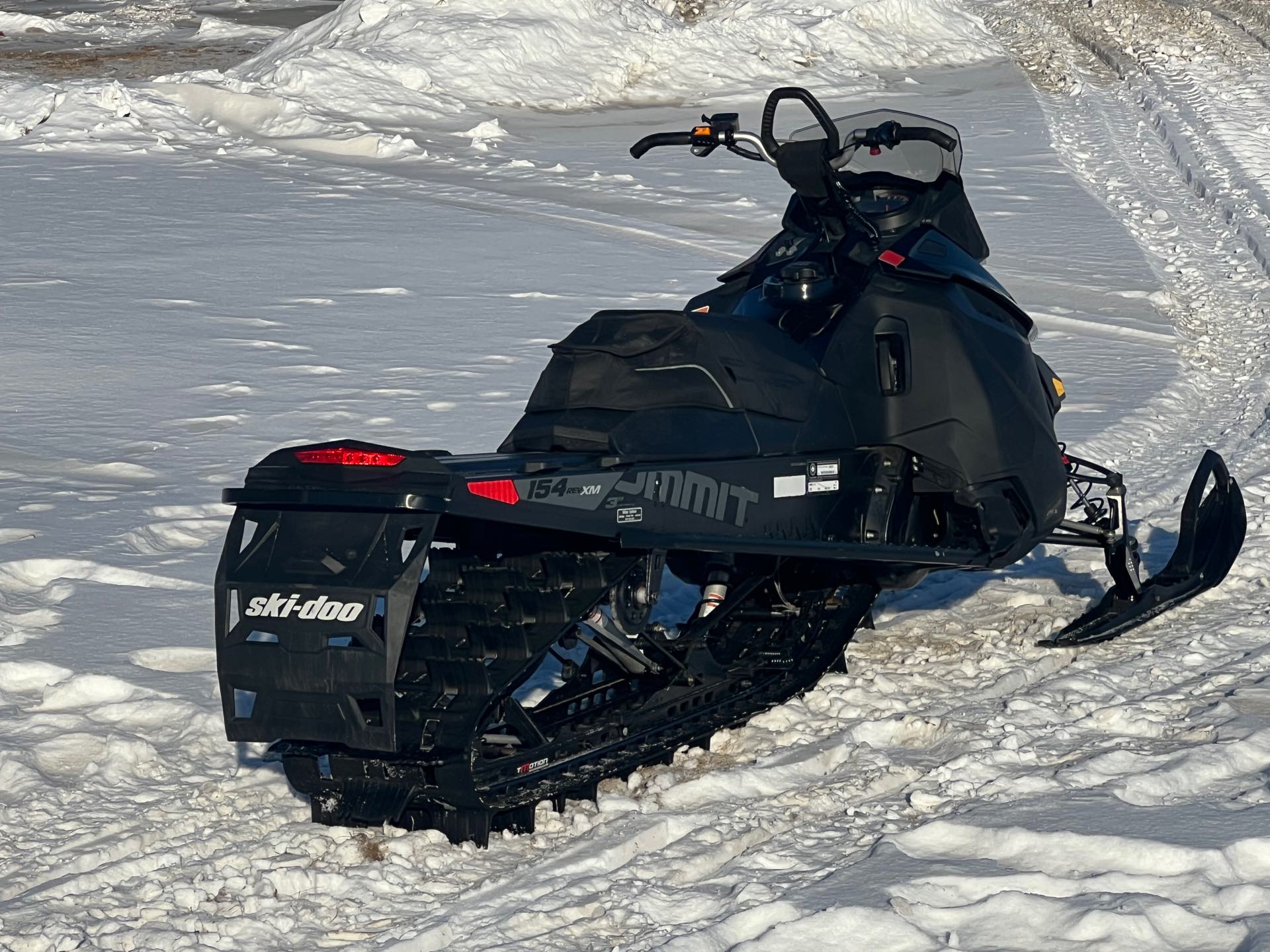 2016 Ski-Doo Summit X with T3 Package 800R E-TEC at Interlakes Sport Center