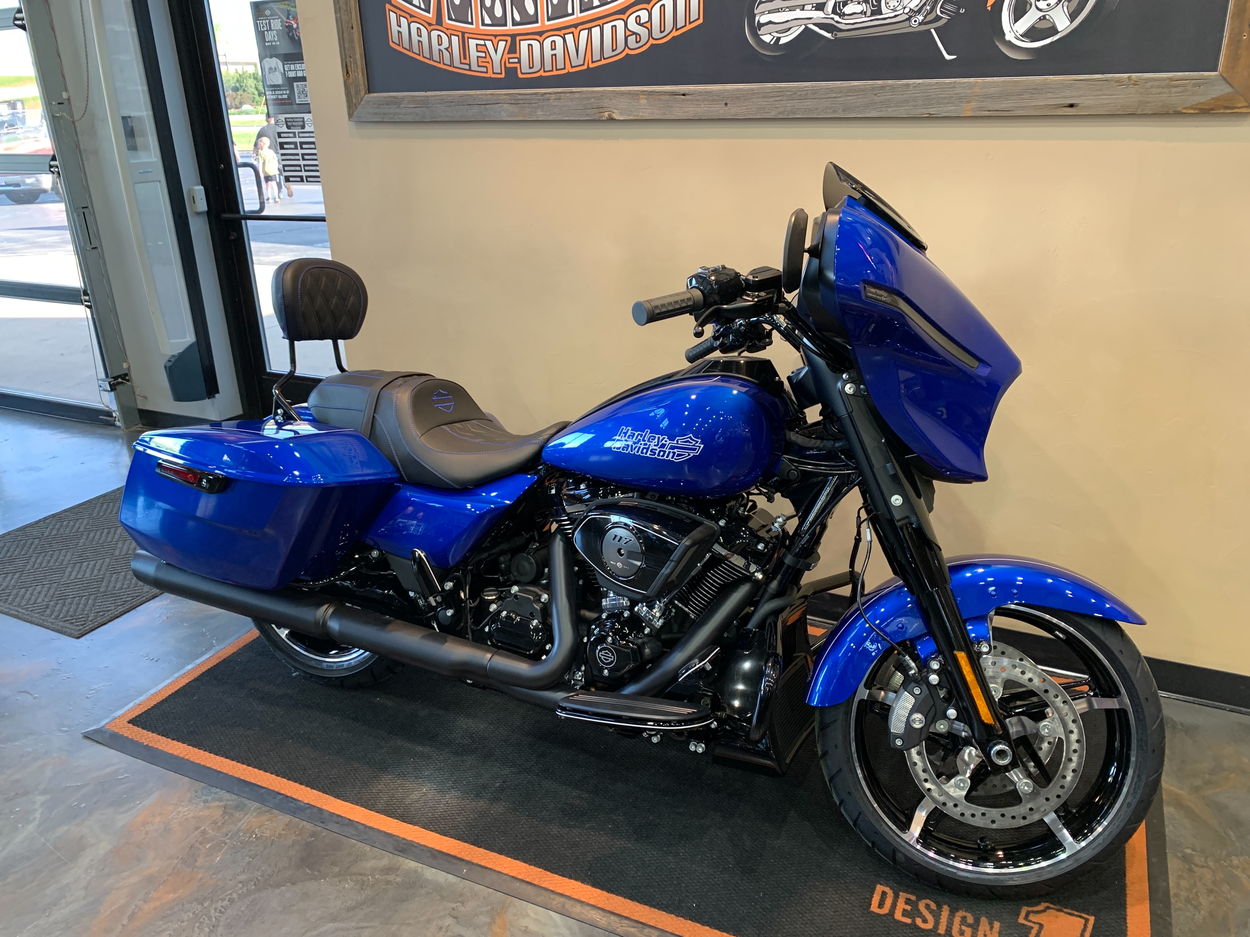 2024 Harley-Davidson Street Glide Base at Vandervest Harley-Davidson, Green Bay, WI 54303