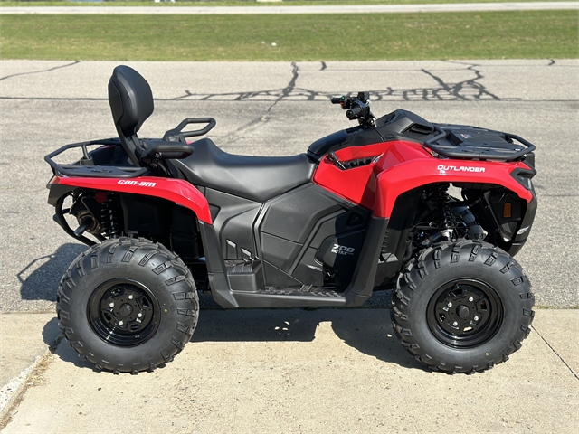 2023 Can-Am Outlander MAX DPS 700 at Motor Sports of Willmar
