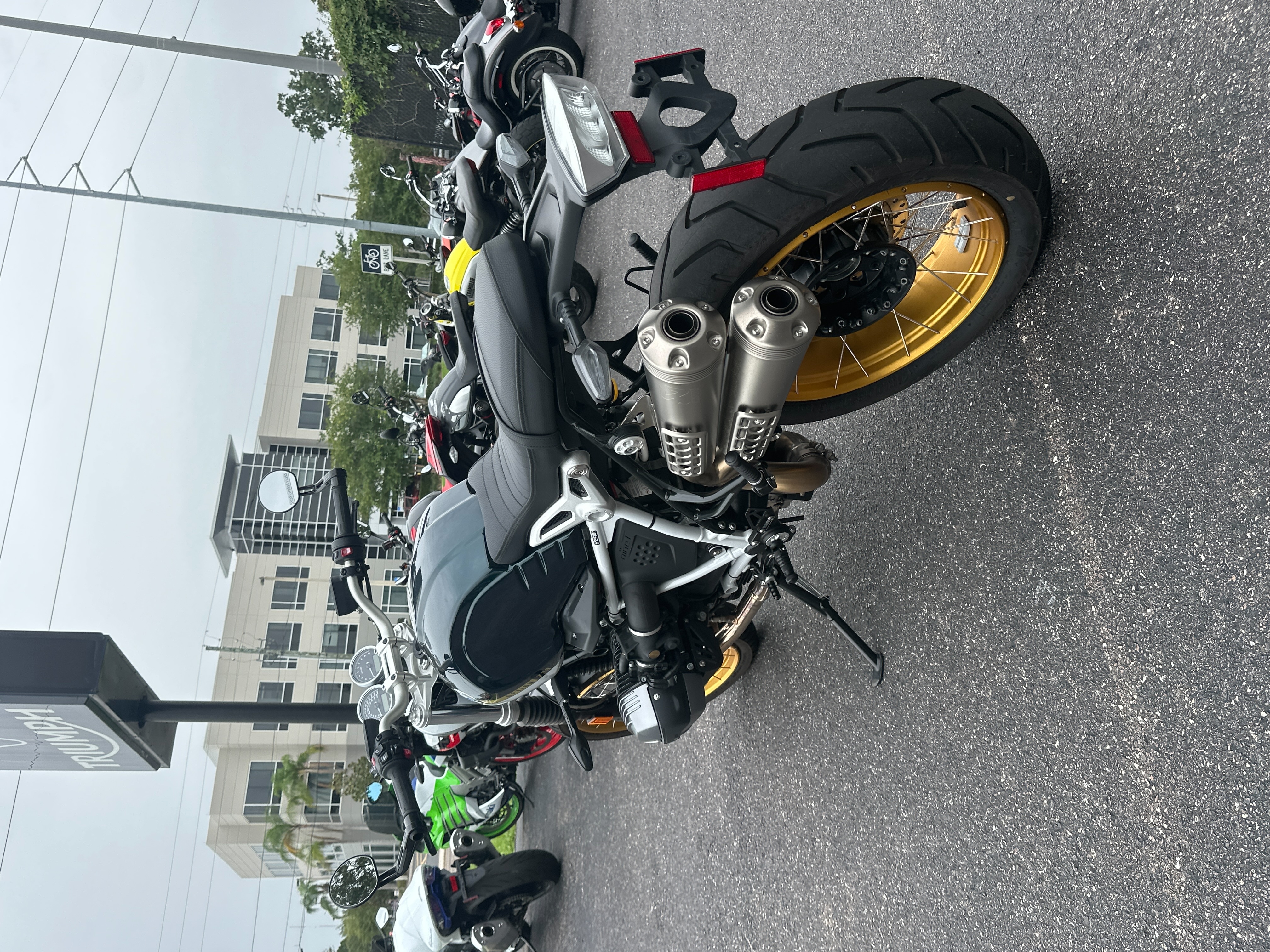 2023 BMW R nineT Scrambler at Tampa Triumph, Tampa, FL 33614