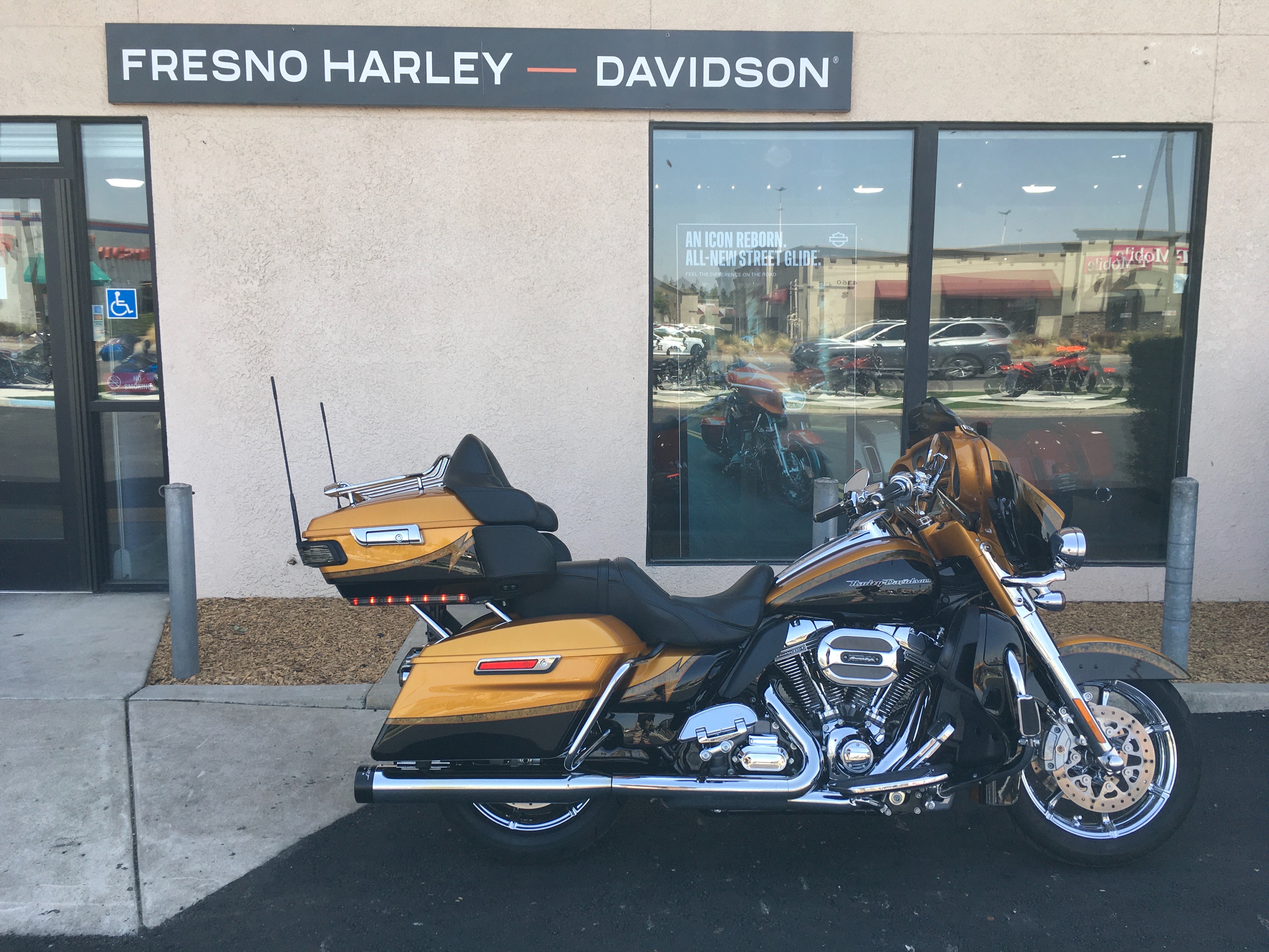 2015 Harley-Davidson Electra Glide CVO Limited at Fresno Harley-Davidson