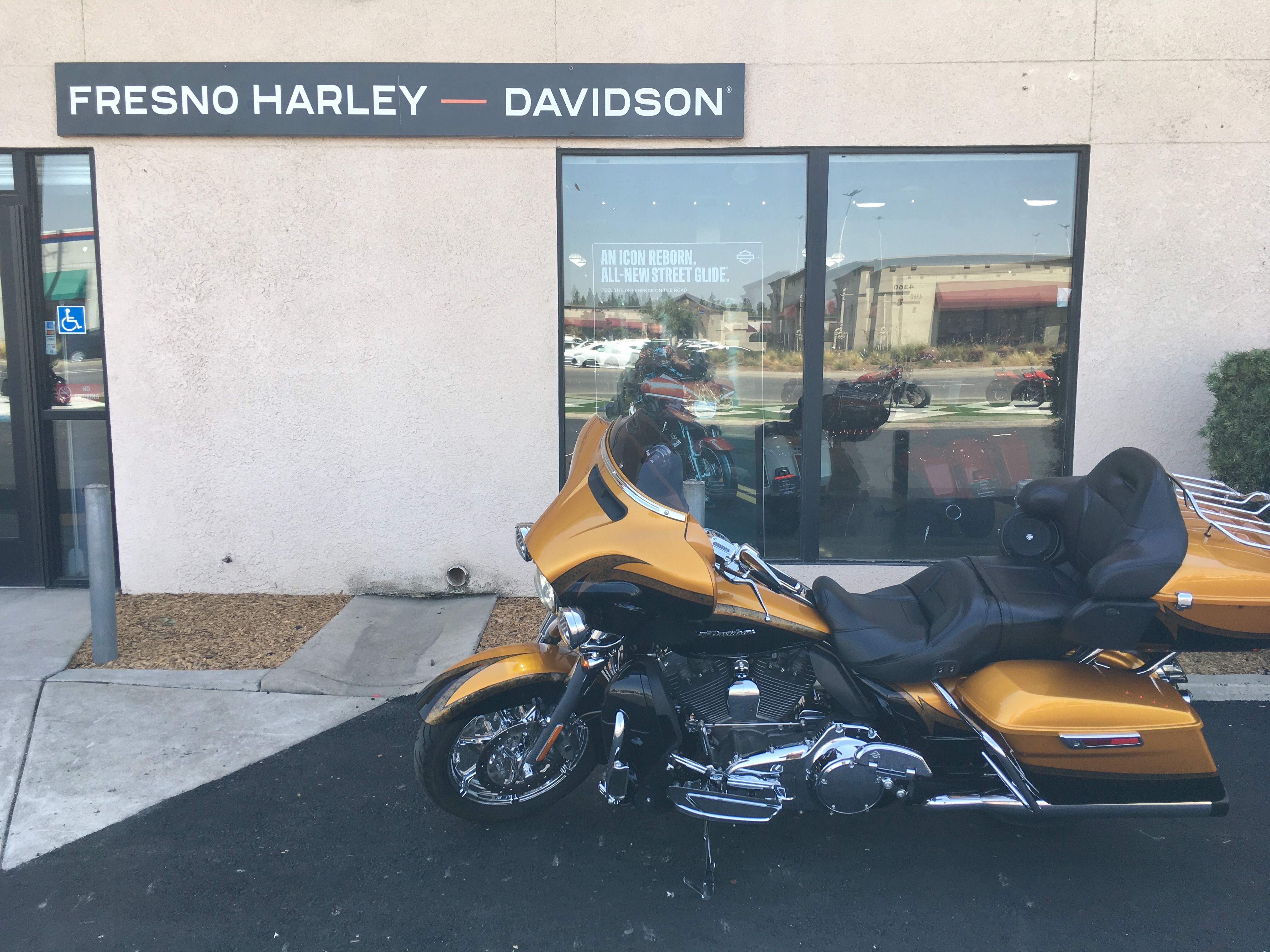 2015 Harley-Davidson Electra Glide CVO Limited at Fresno Harley-Davidson