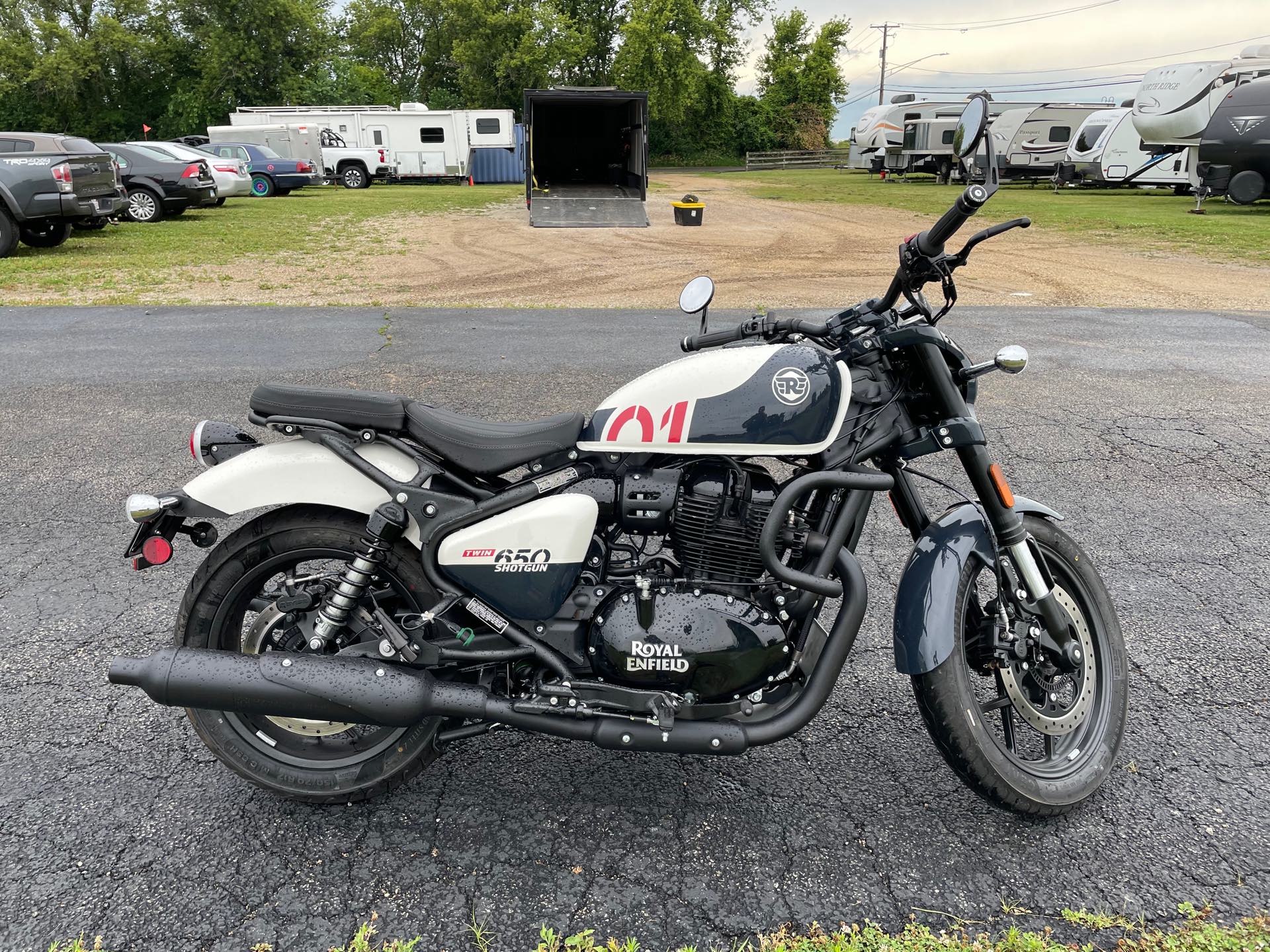 2024 ROYAL ENFIELD SHOTGUN 650 - STENCIL WHITE DEMO at Randy's Cycle