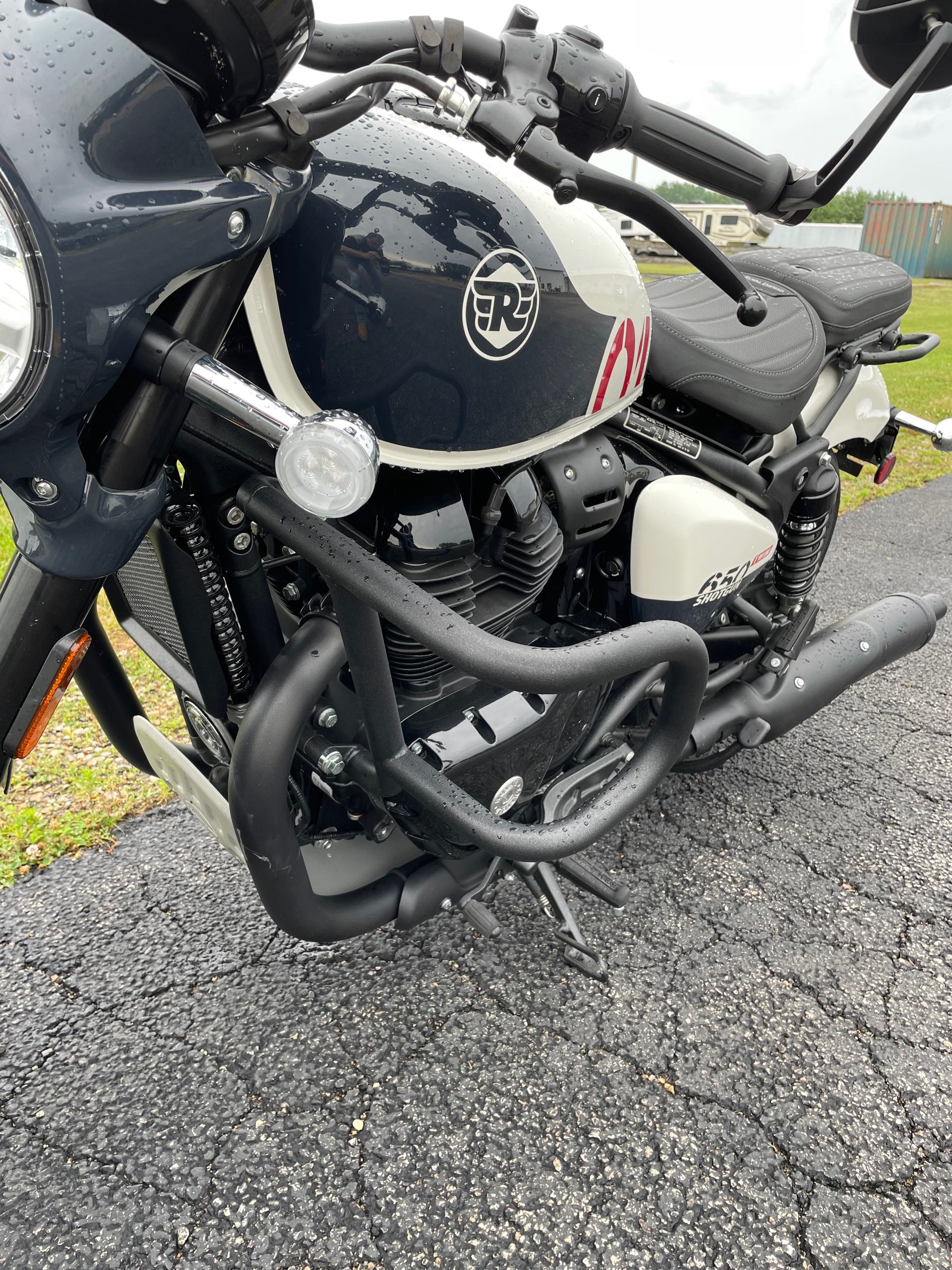 2024 ROYAL ENFIELD SHOTGUN 650 - STENCIL WHITE DEMO at Randy's Cycle